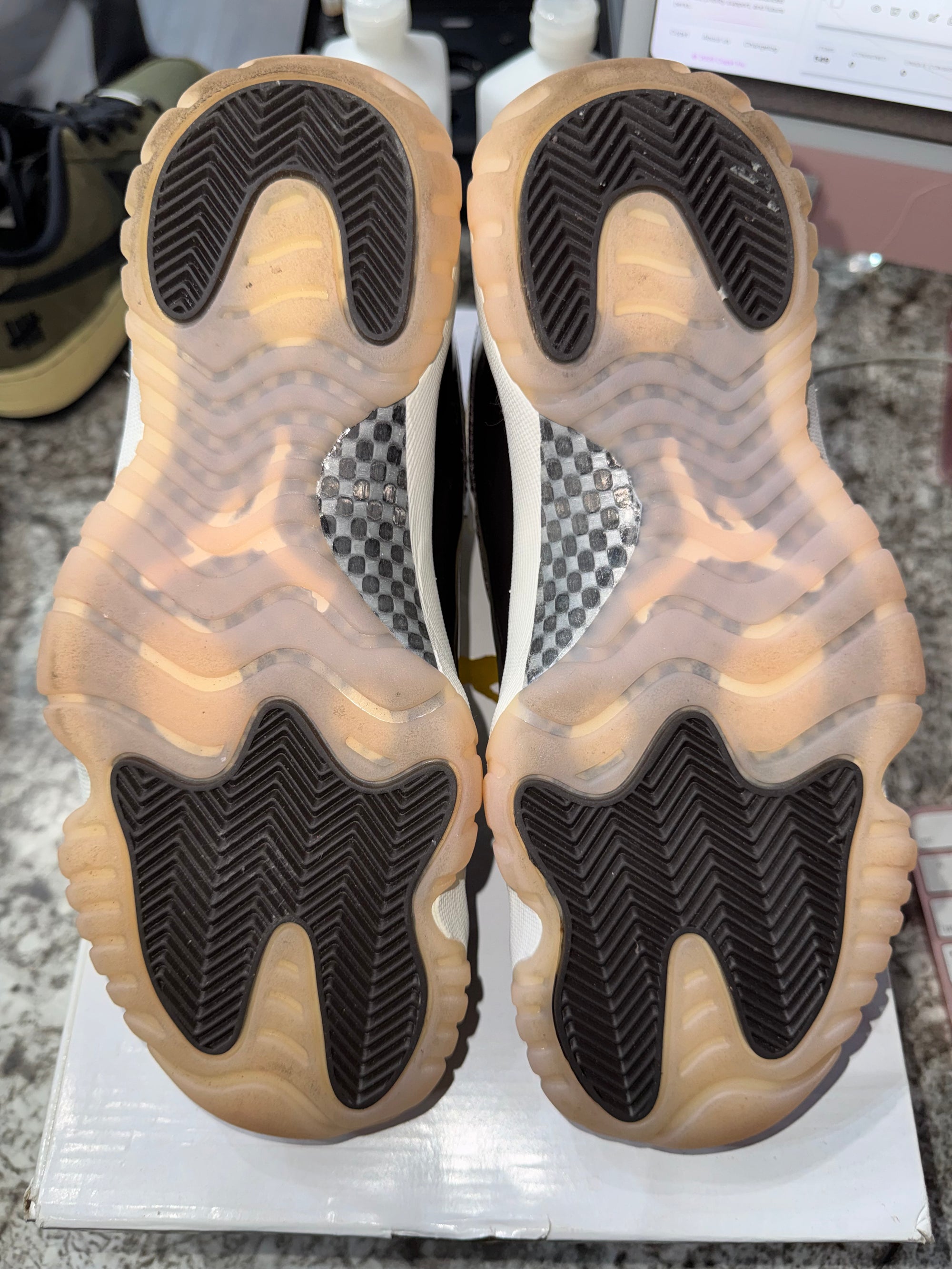 Jordan 11 Retro Neapolitan (Women's)