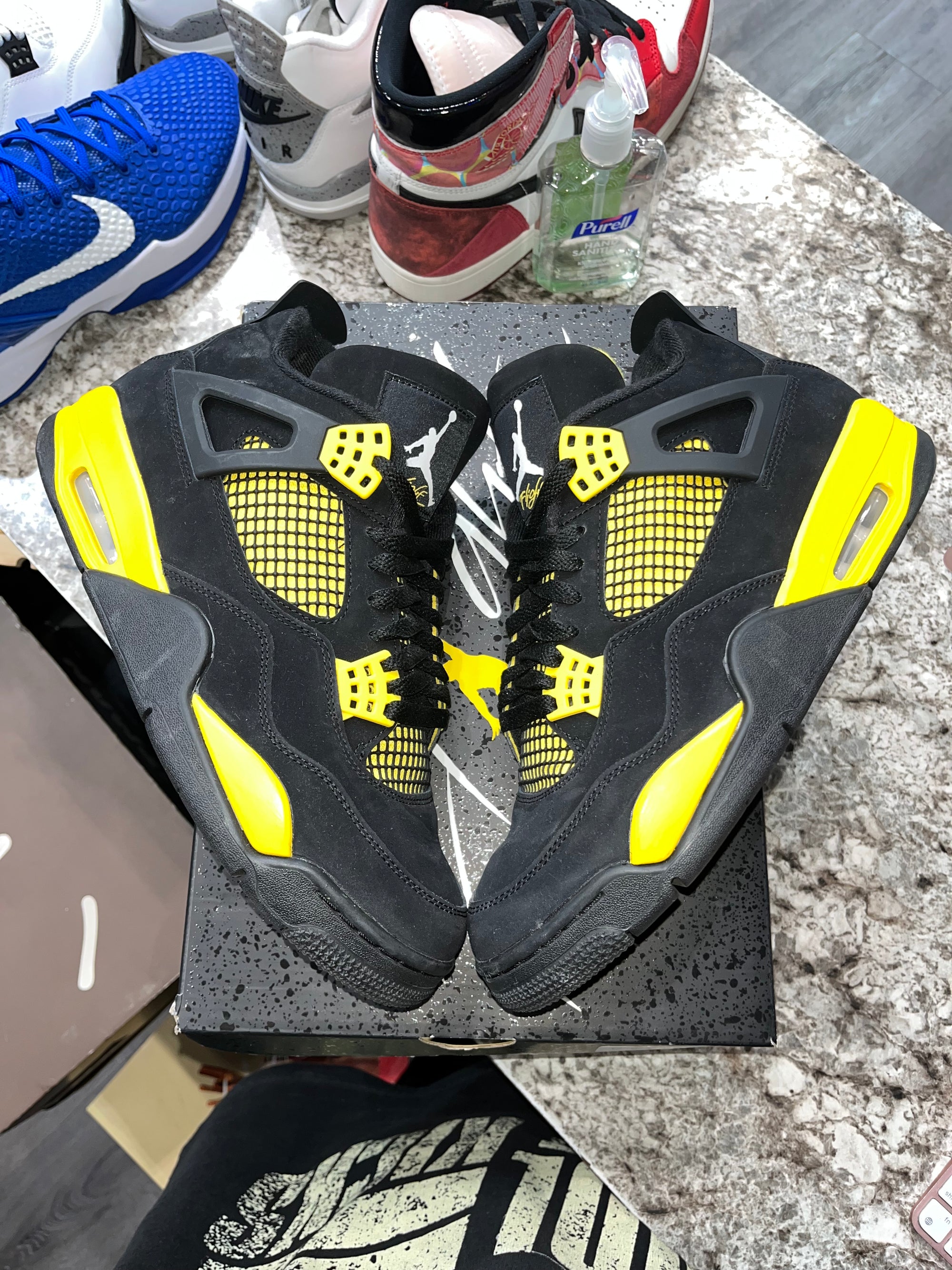 Jordan 4 Retro Thunder (2023)