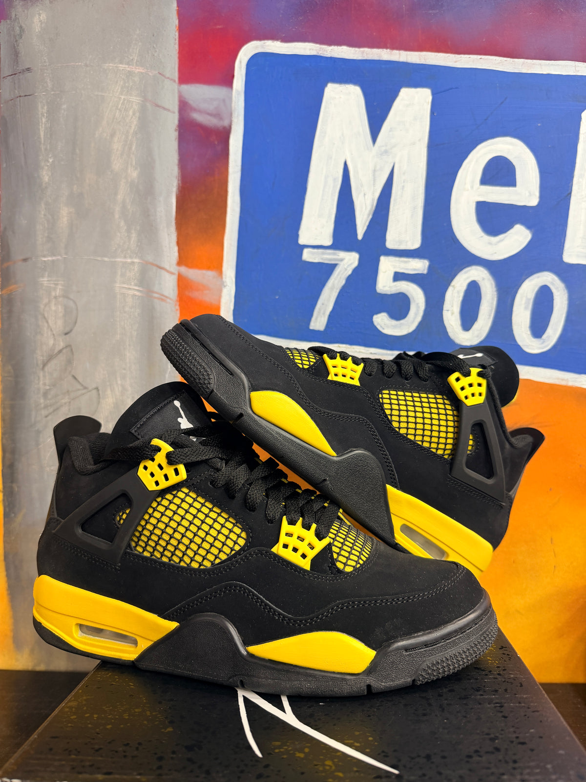 Jordan 4 Retro Thunder (2023)