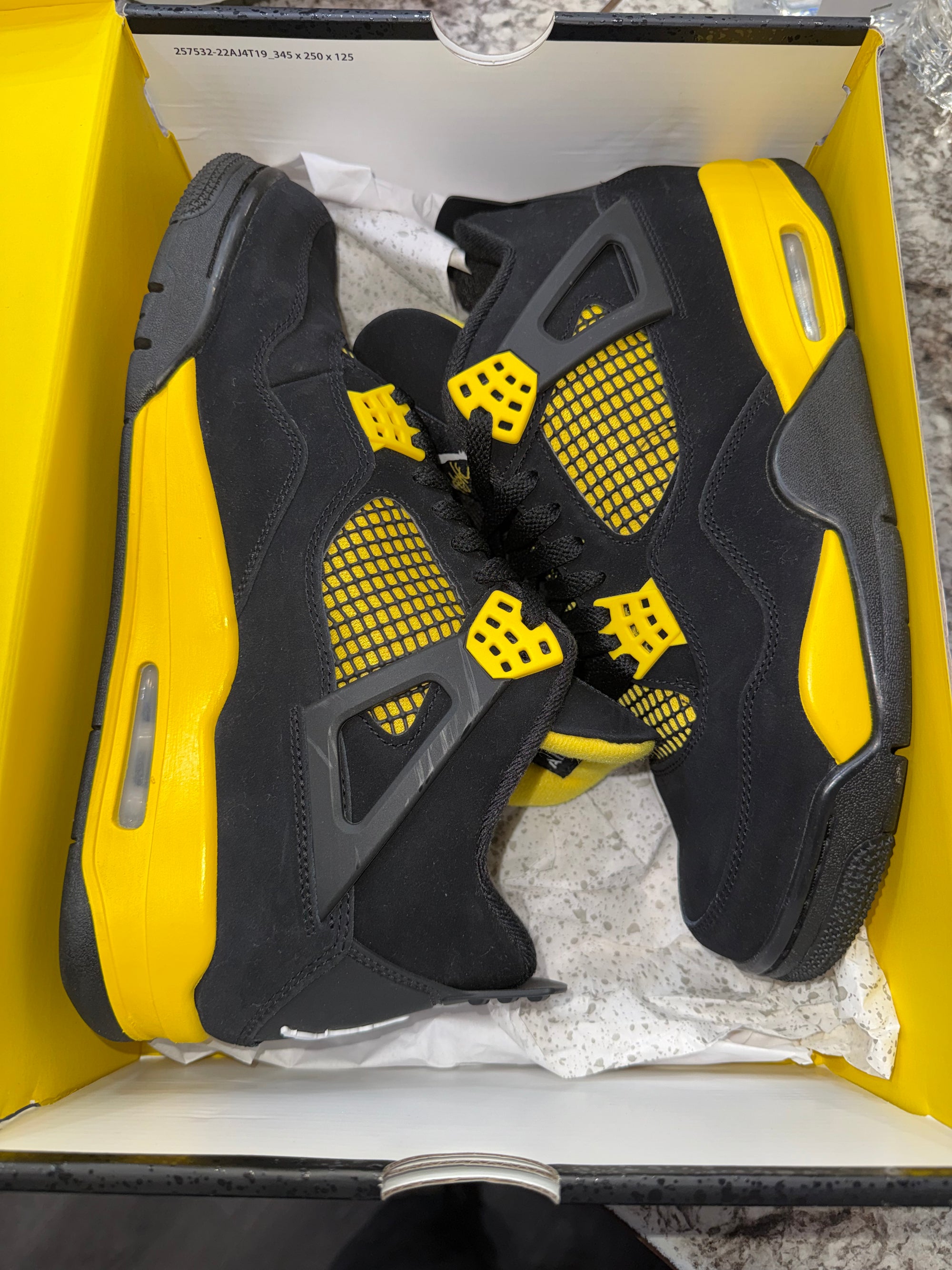 Jordan 4 Retro Thunder (2023)