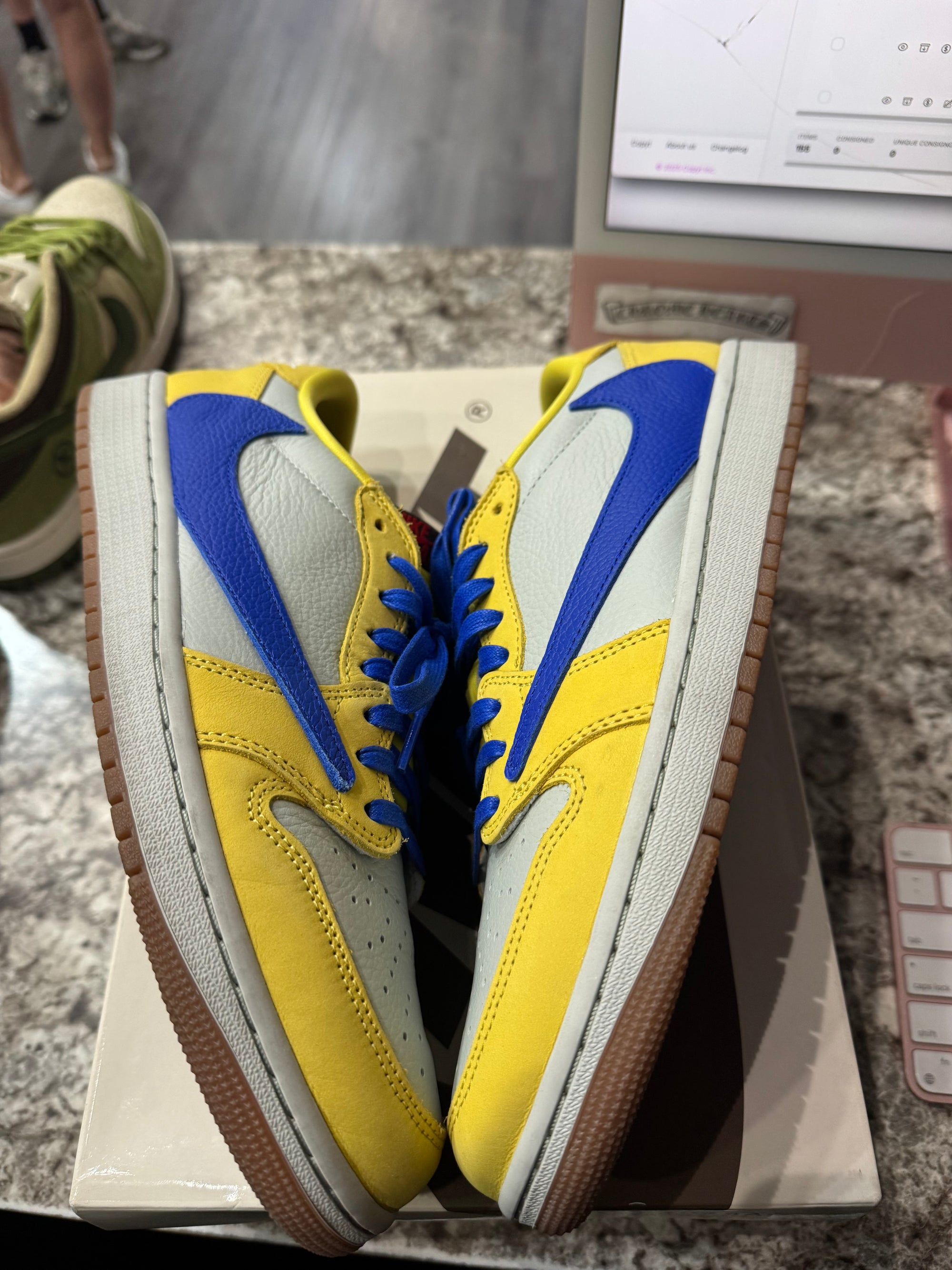 Jordan 1 Retro Low OG SP Travis Scott Canary (Women's)