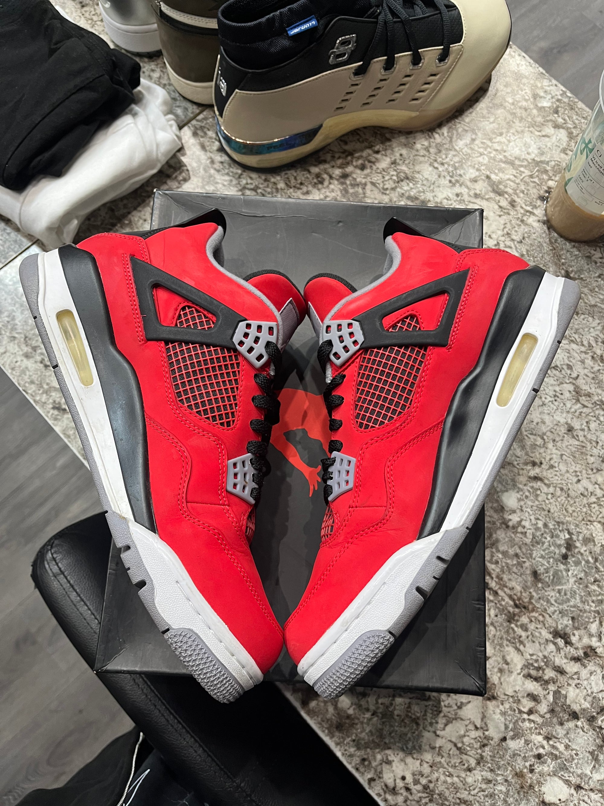 Jordan 4 Retro Toro Bravo