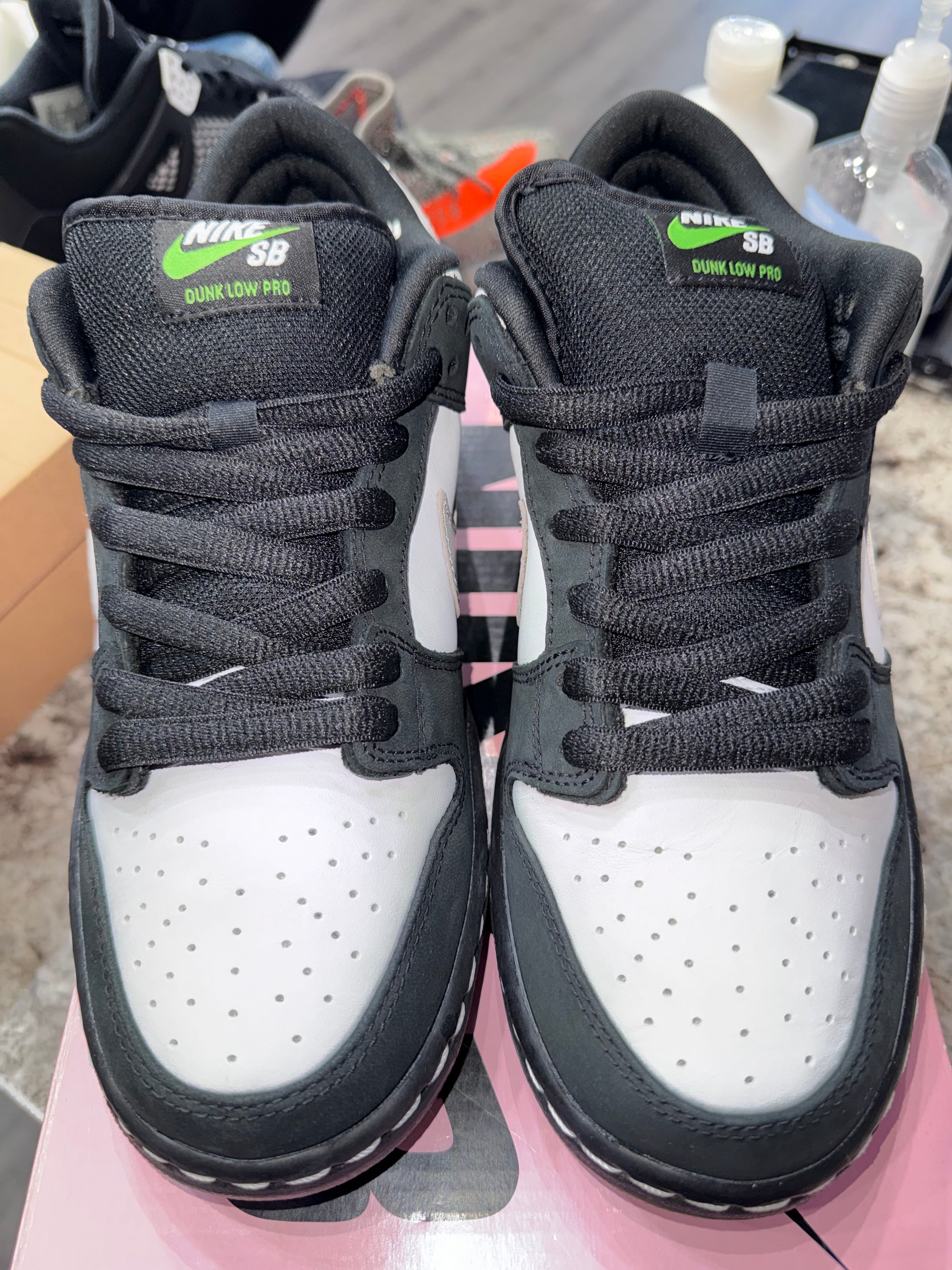 Nike SB Dunk Low Staple Panda Pigeon