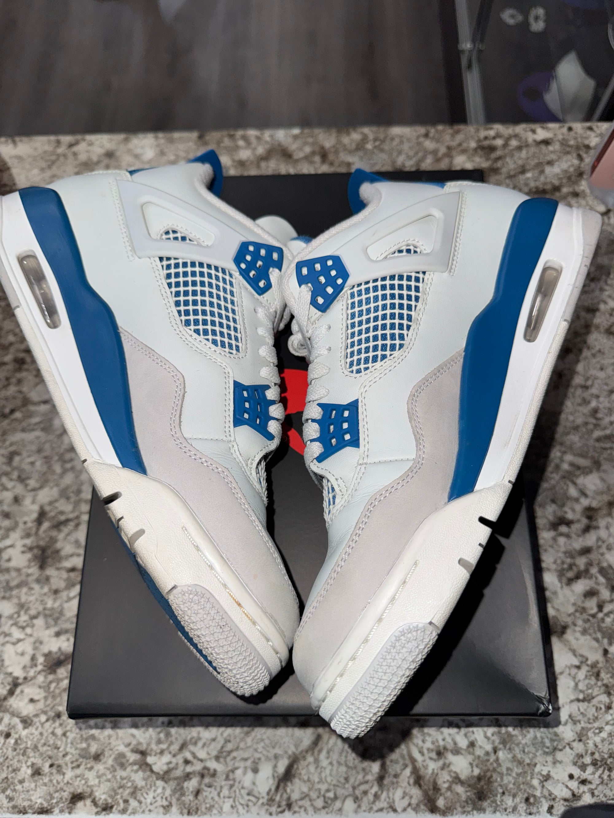 Jordan 4 Retro Military Blue (2024)