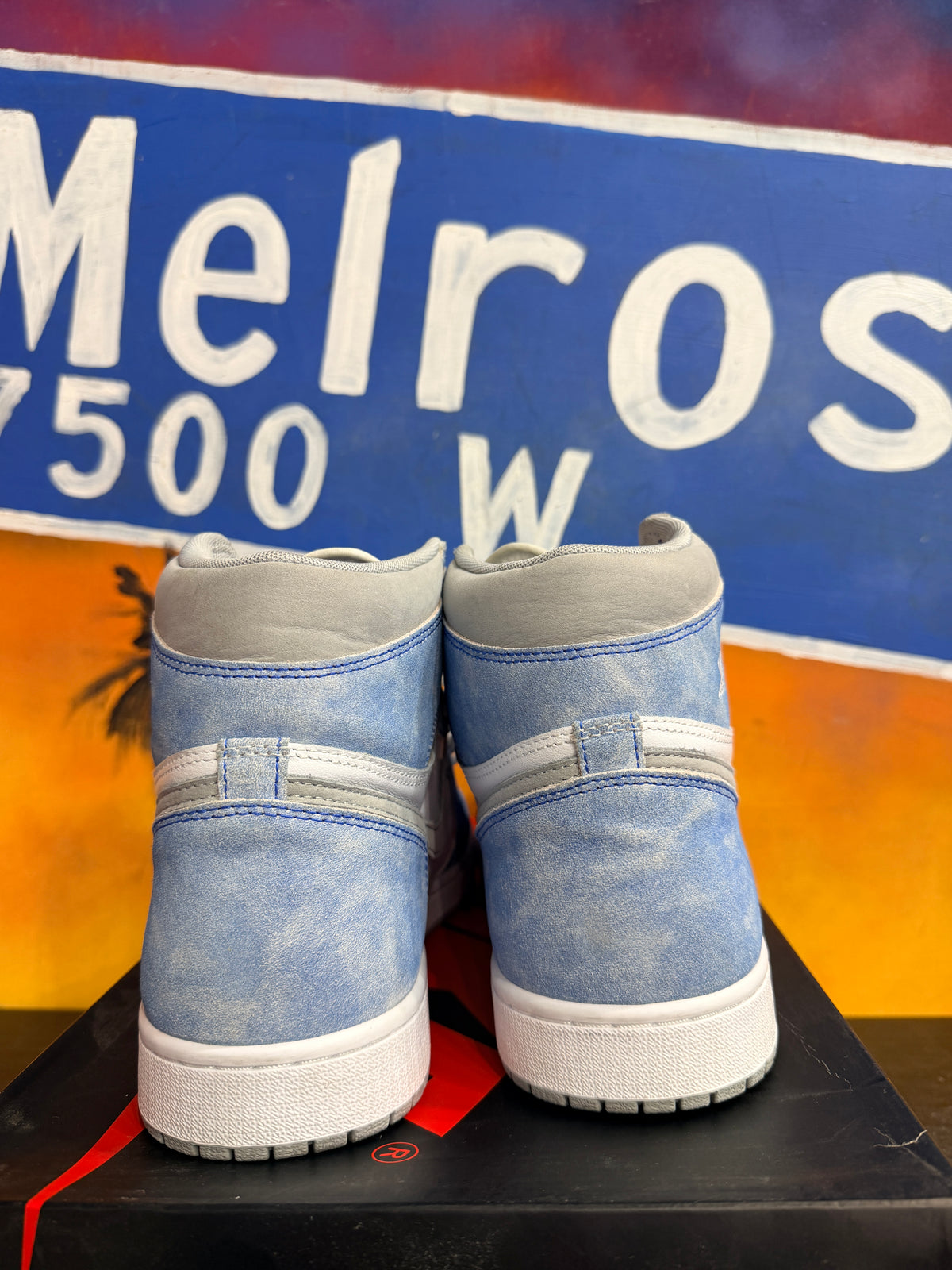 Jordan 1 Retro High OG Hyper Royal