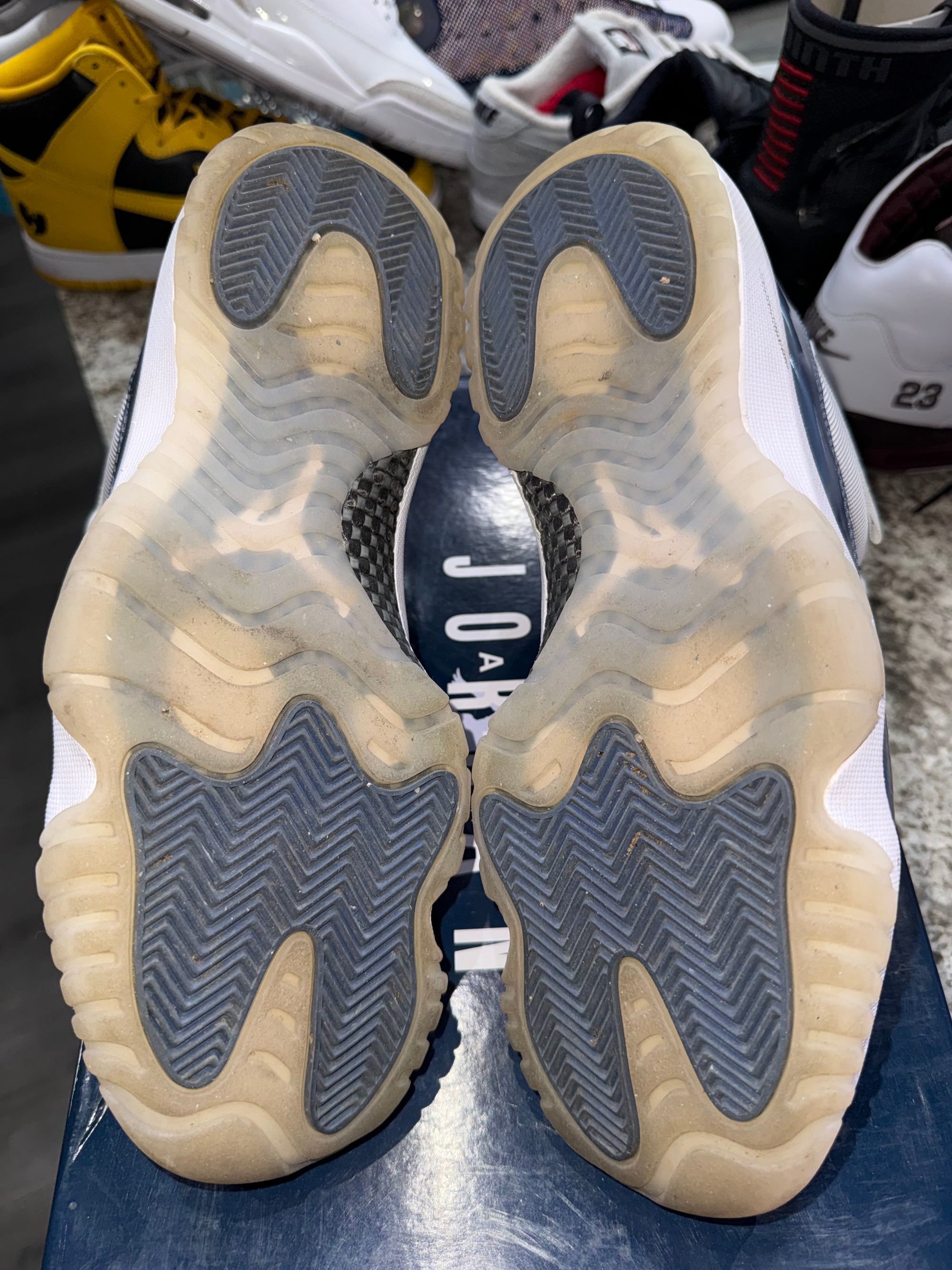 Jordan 11 Retro Low Diffused Blue