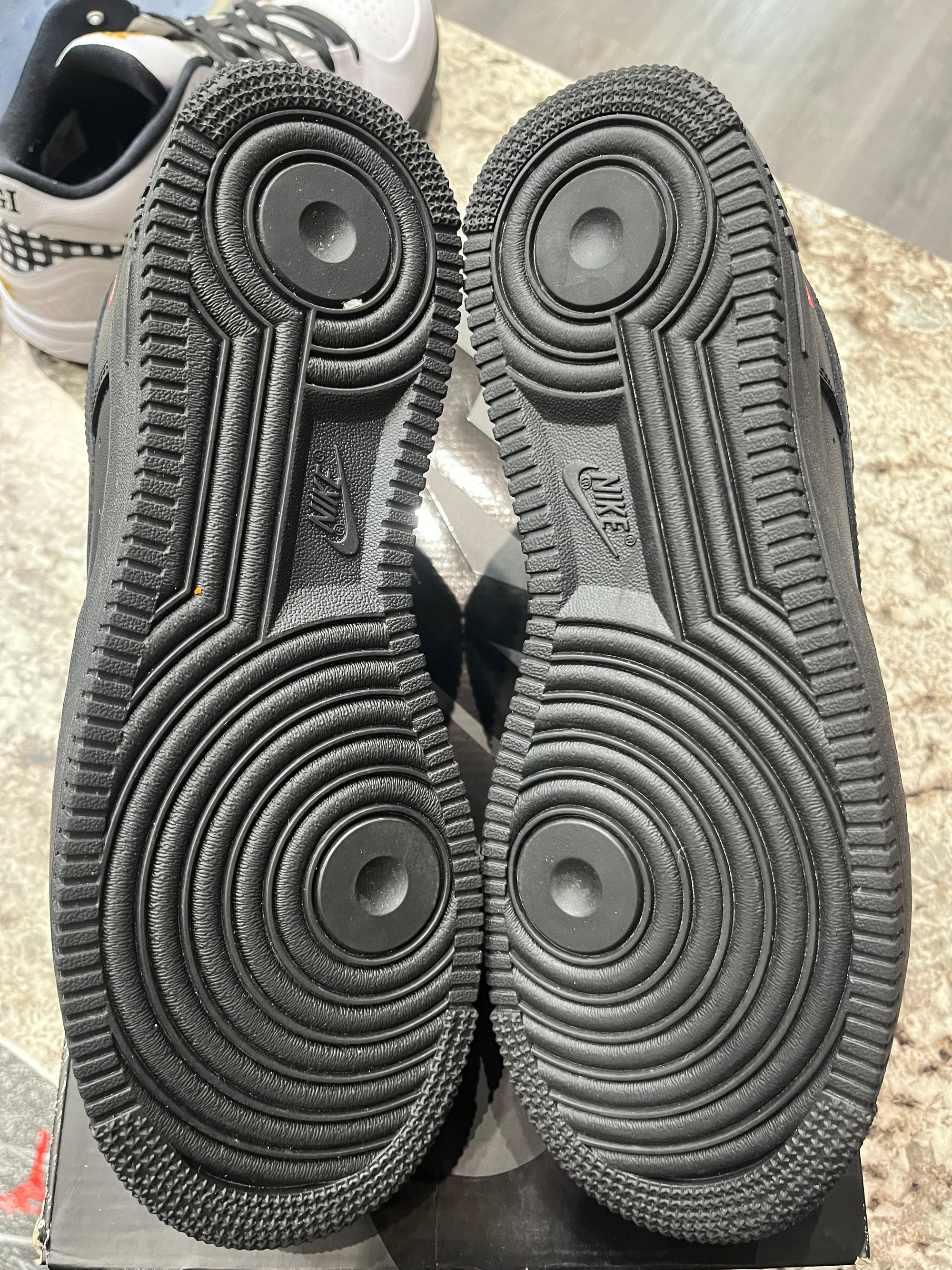 Nike Air Force 1 Low Supreme Black