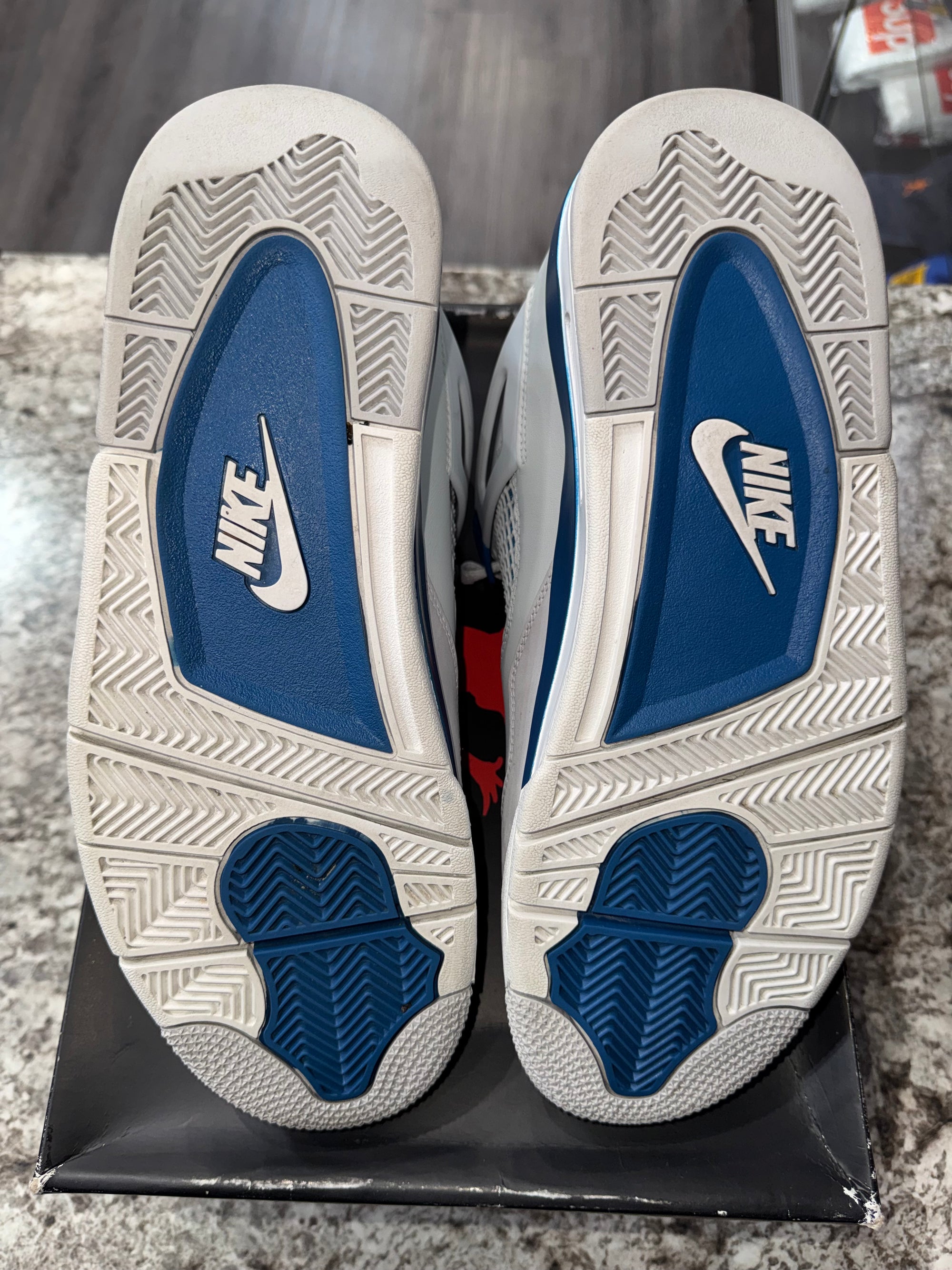 Jordan 4 Retro Military Blue (2024)