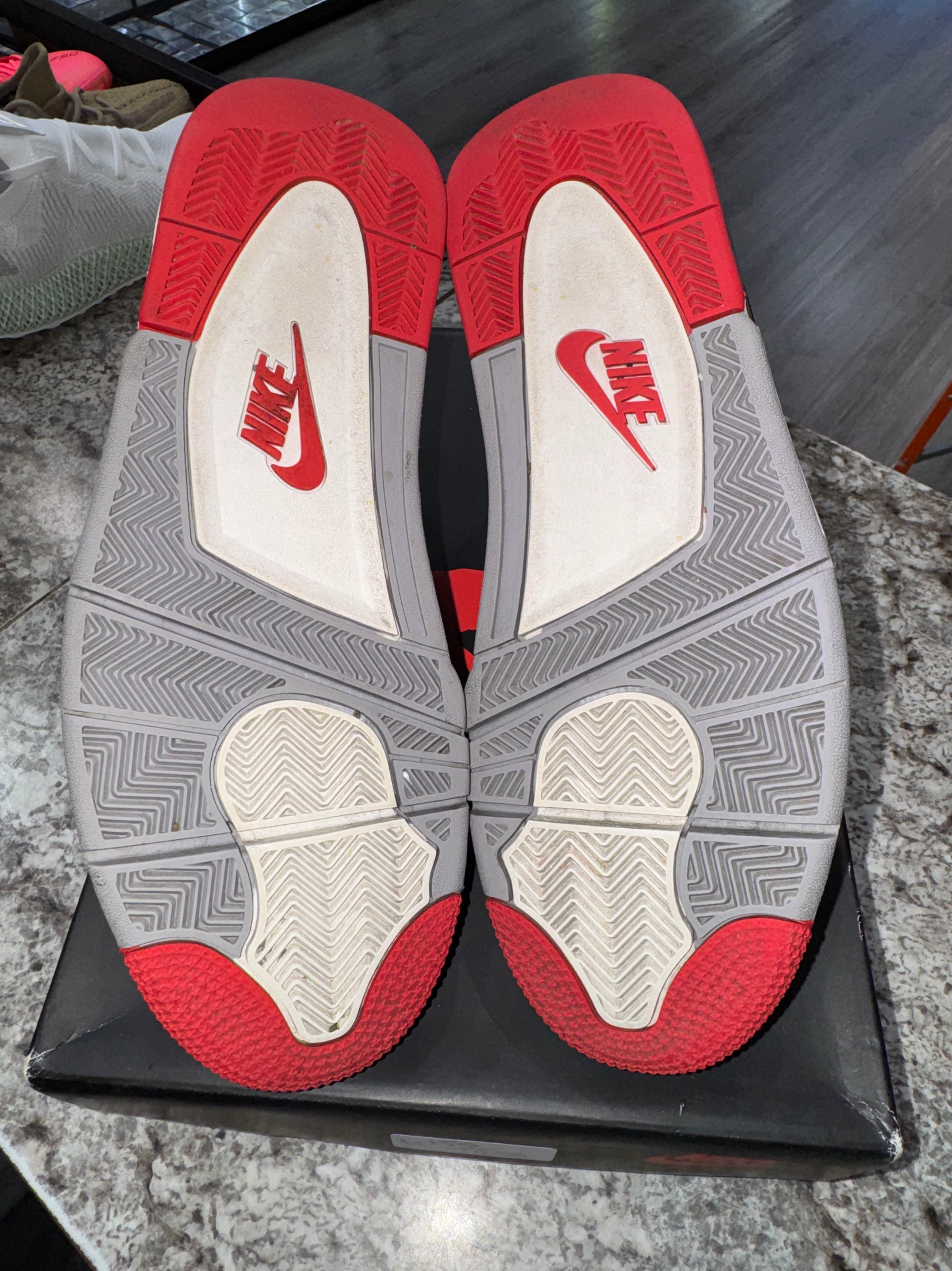 Jordan 4 Retro Bred (2019)