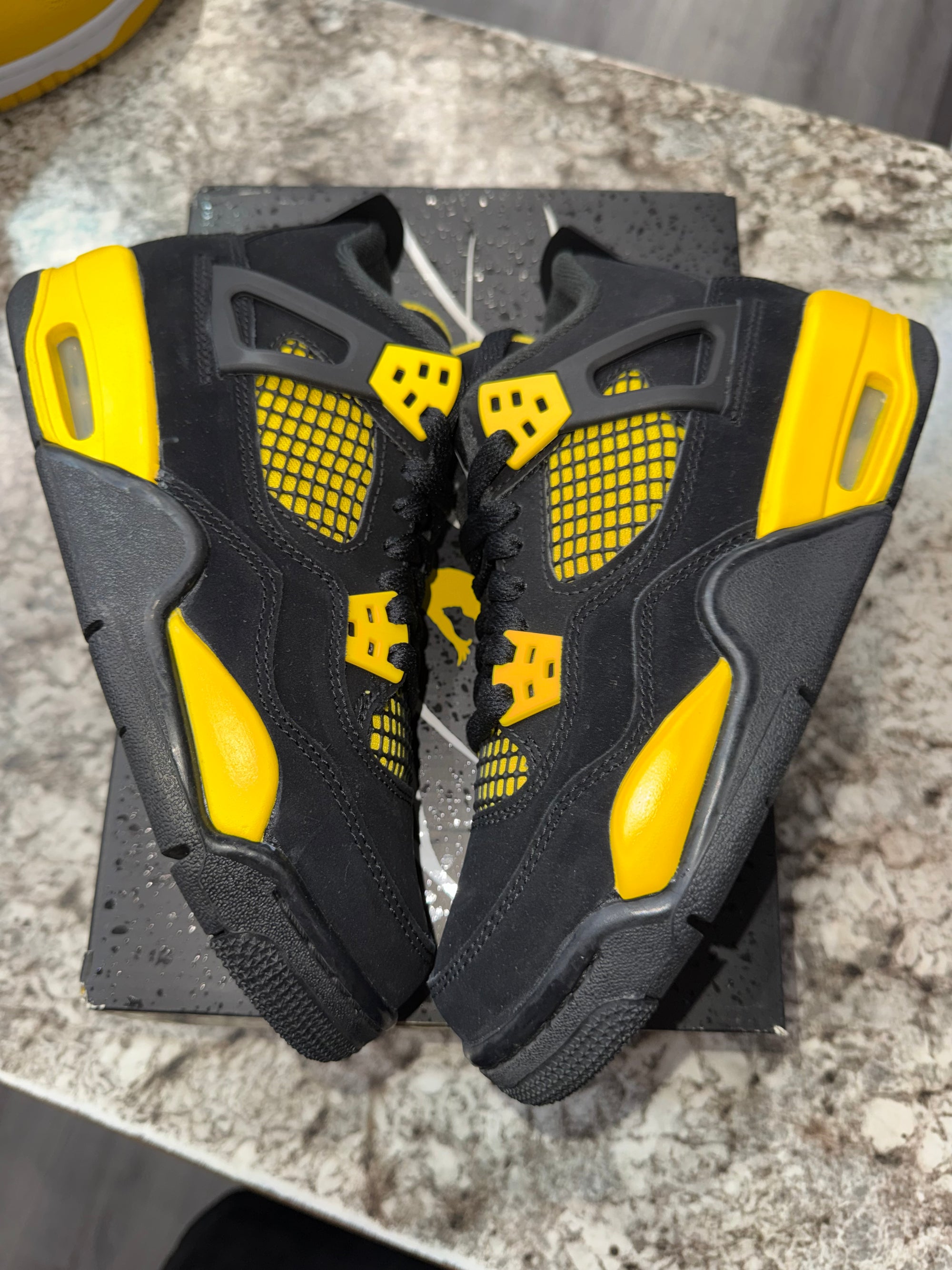 Jordan 4 Retro Thunder (2023) (GS)