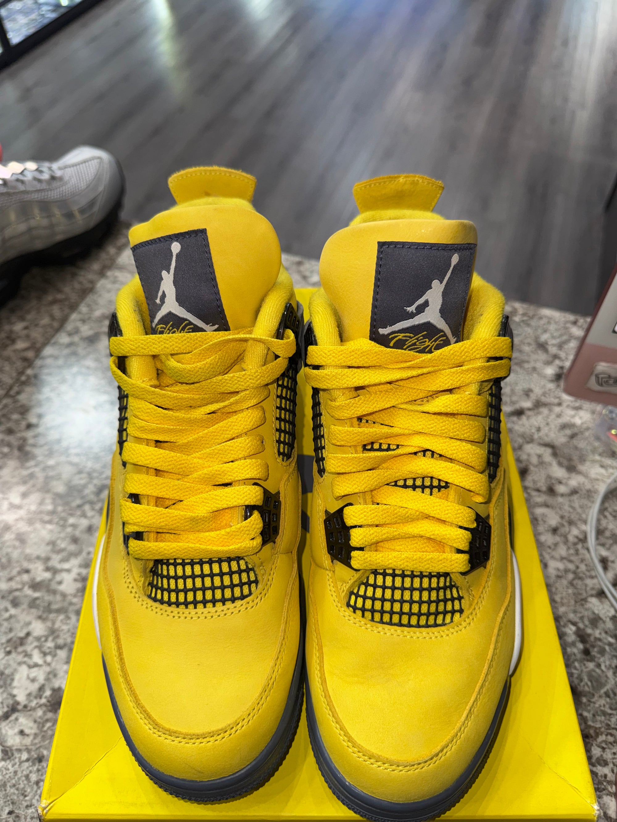 Jordan 4 Retro Lightning (2021)