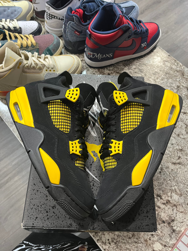 Jordan 4 Retro Thunder (2023)