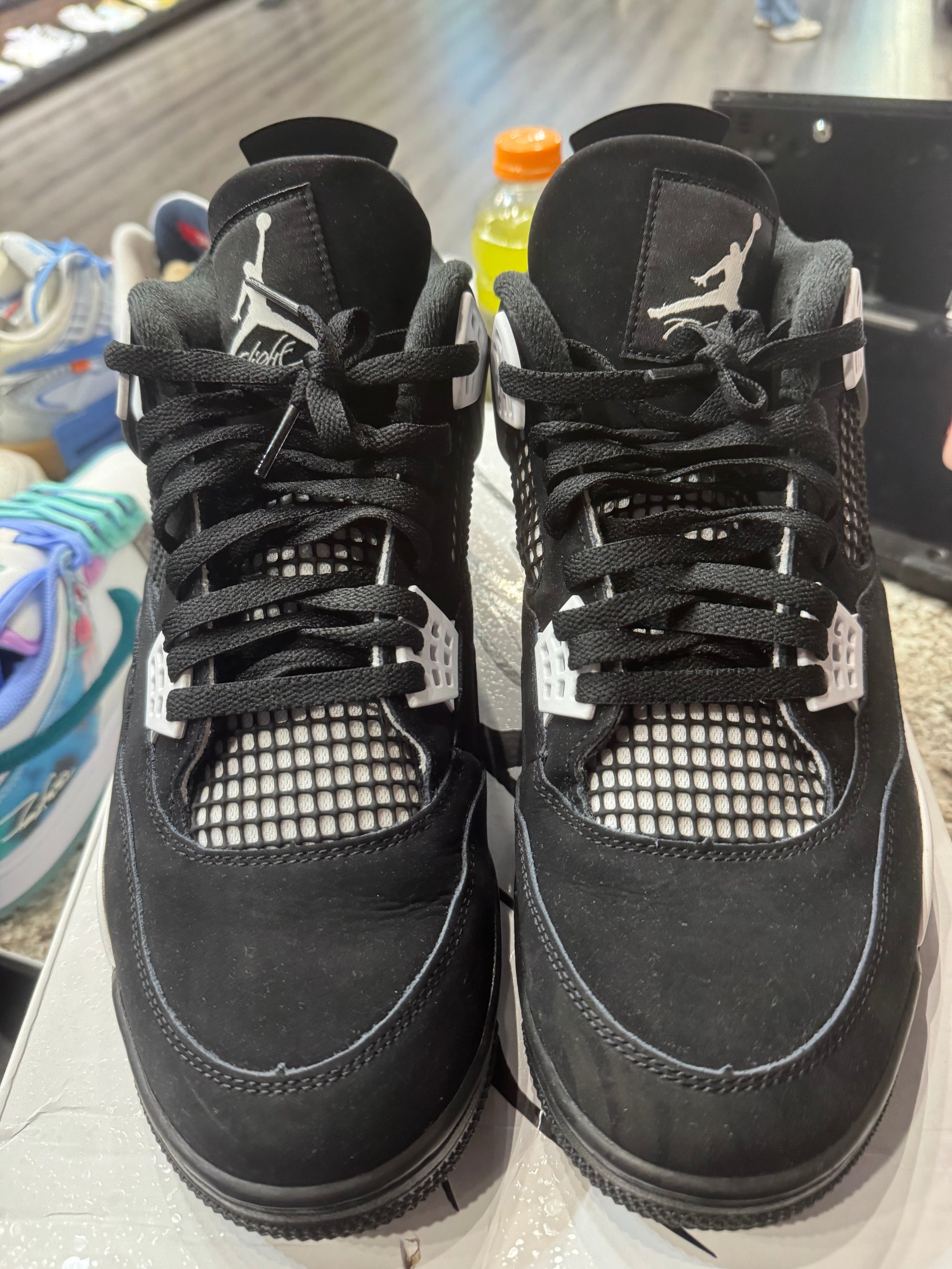 Jordan 4 Retro White Thunder (Damaged Box)