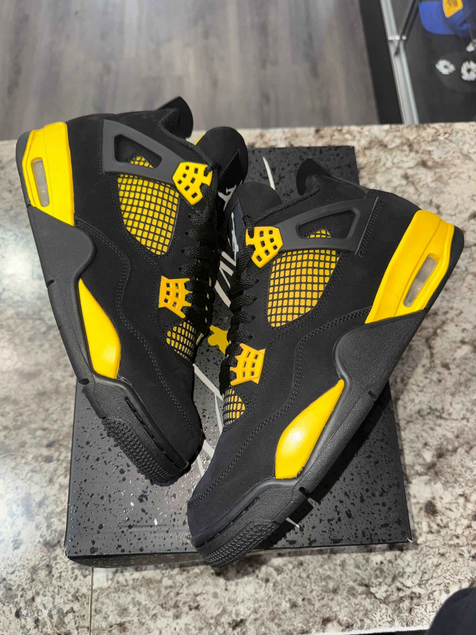 Jordan 4 Retro Thunder (2023)