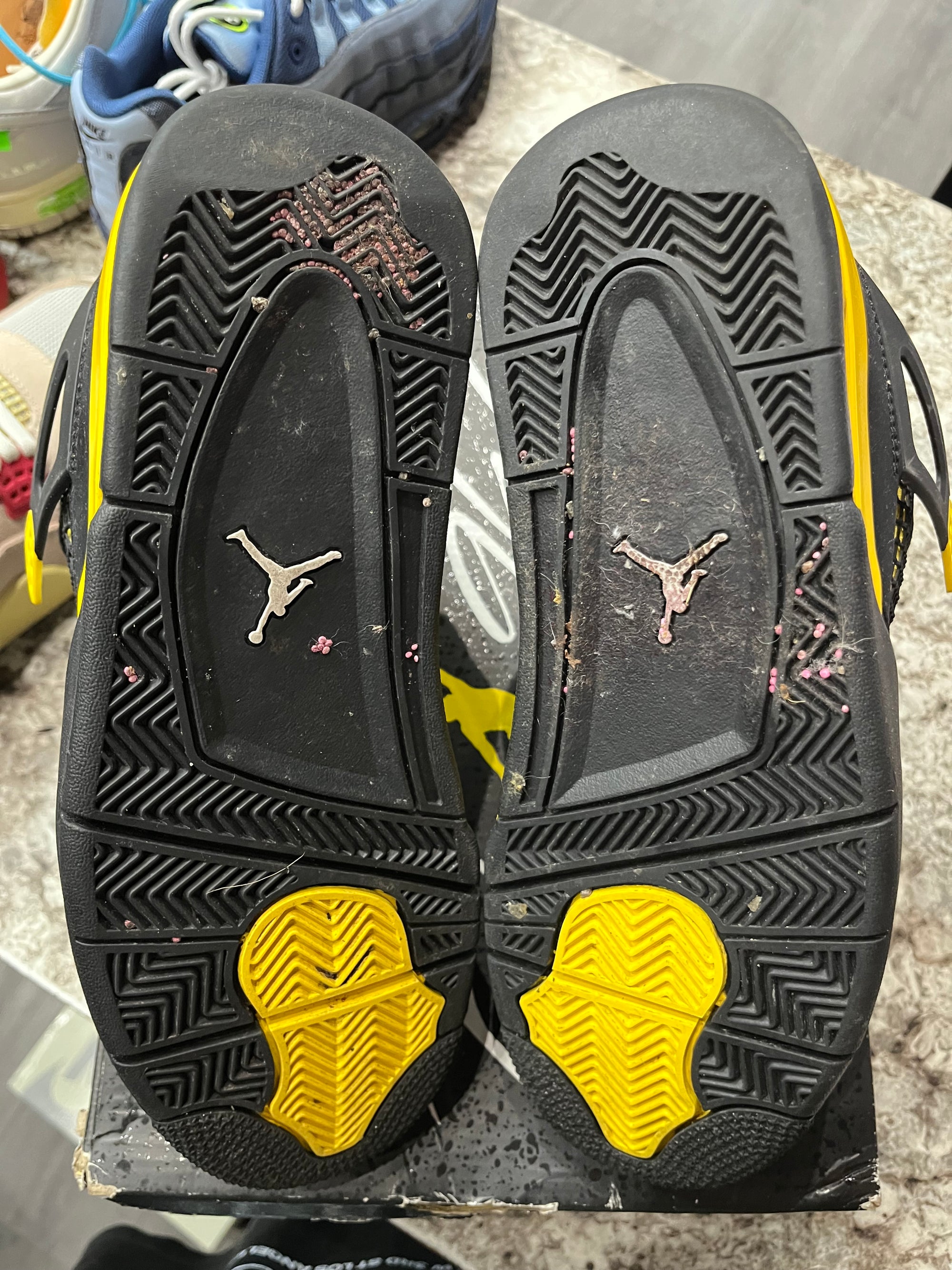 Jordan 4 Retro Thunder (2023)