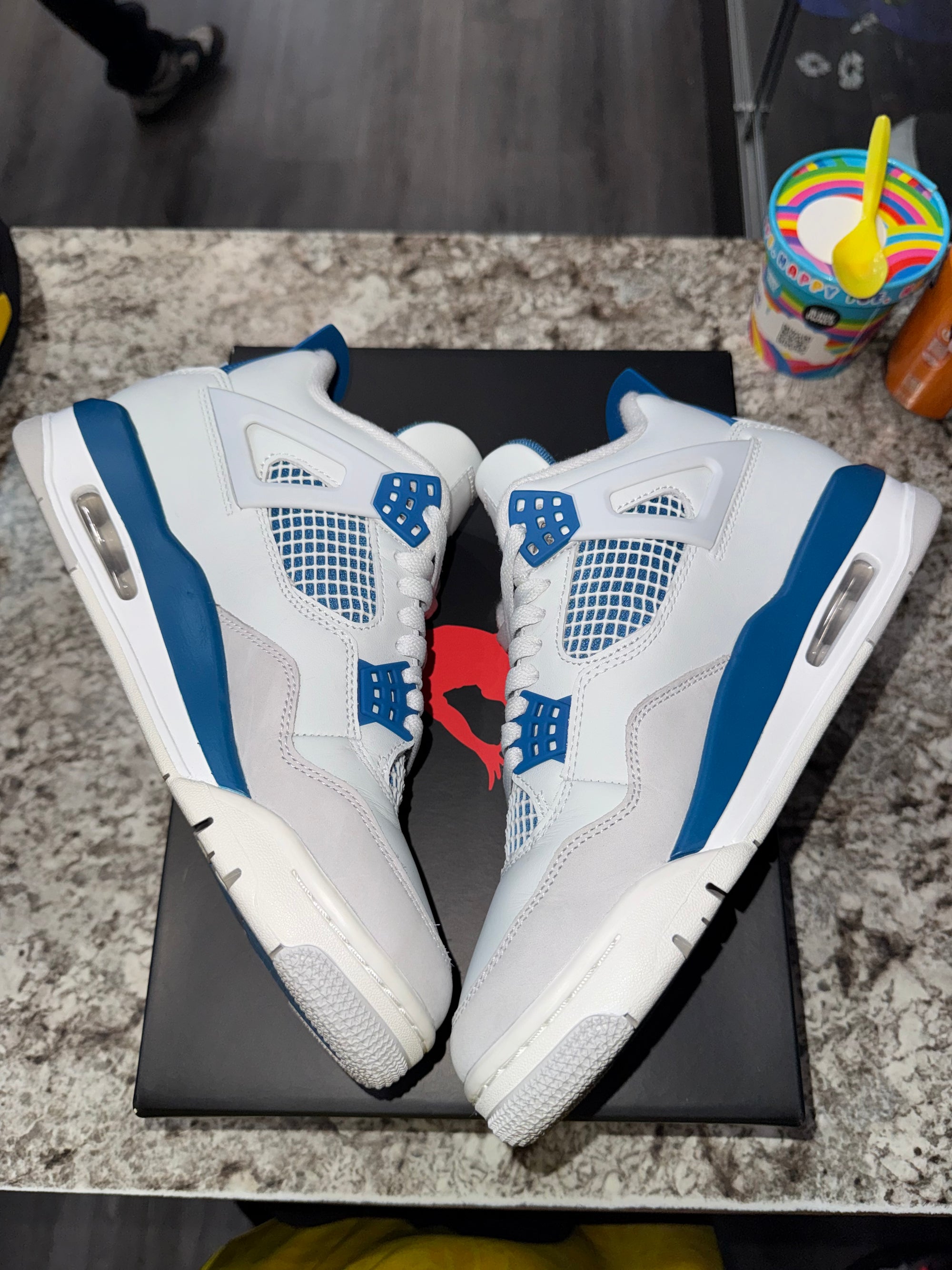 Jordan 4 Retro Military Blue (2024)