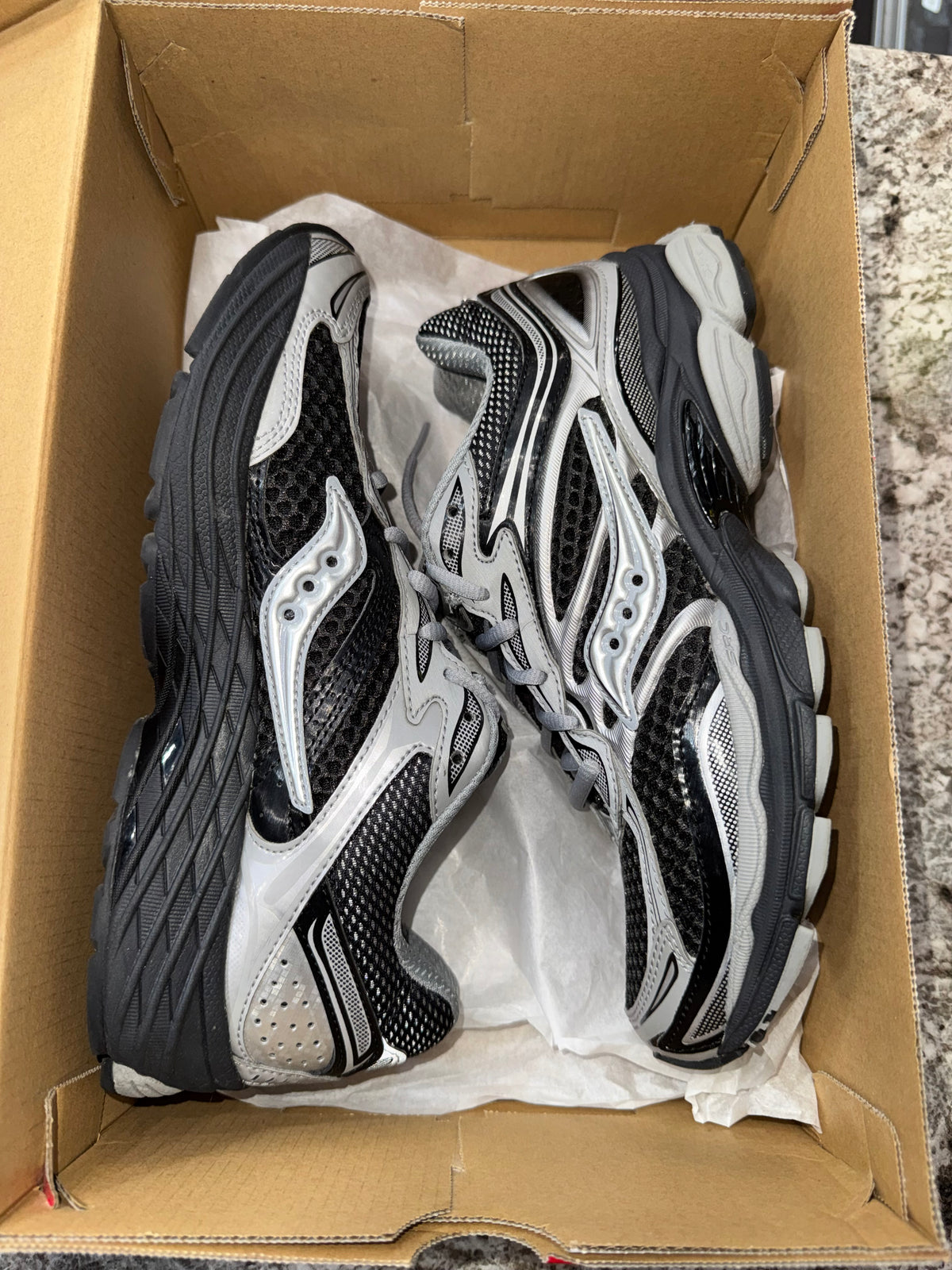 Saucony ProGrid Omni 9 Black Silver Grey
