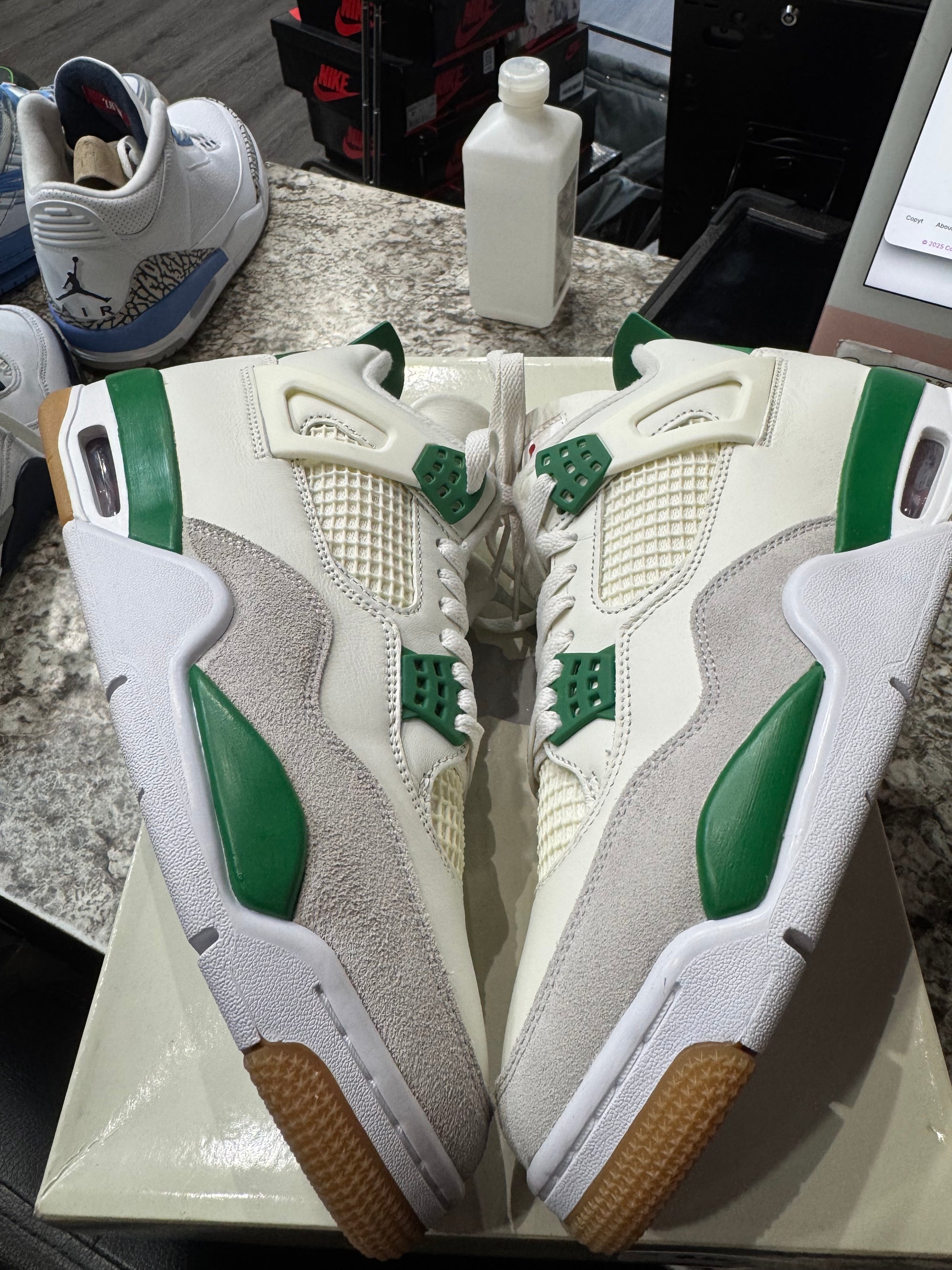 Jordan 4 Retro SB Pine Green