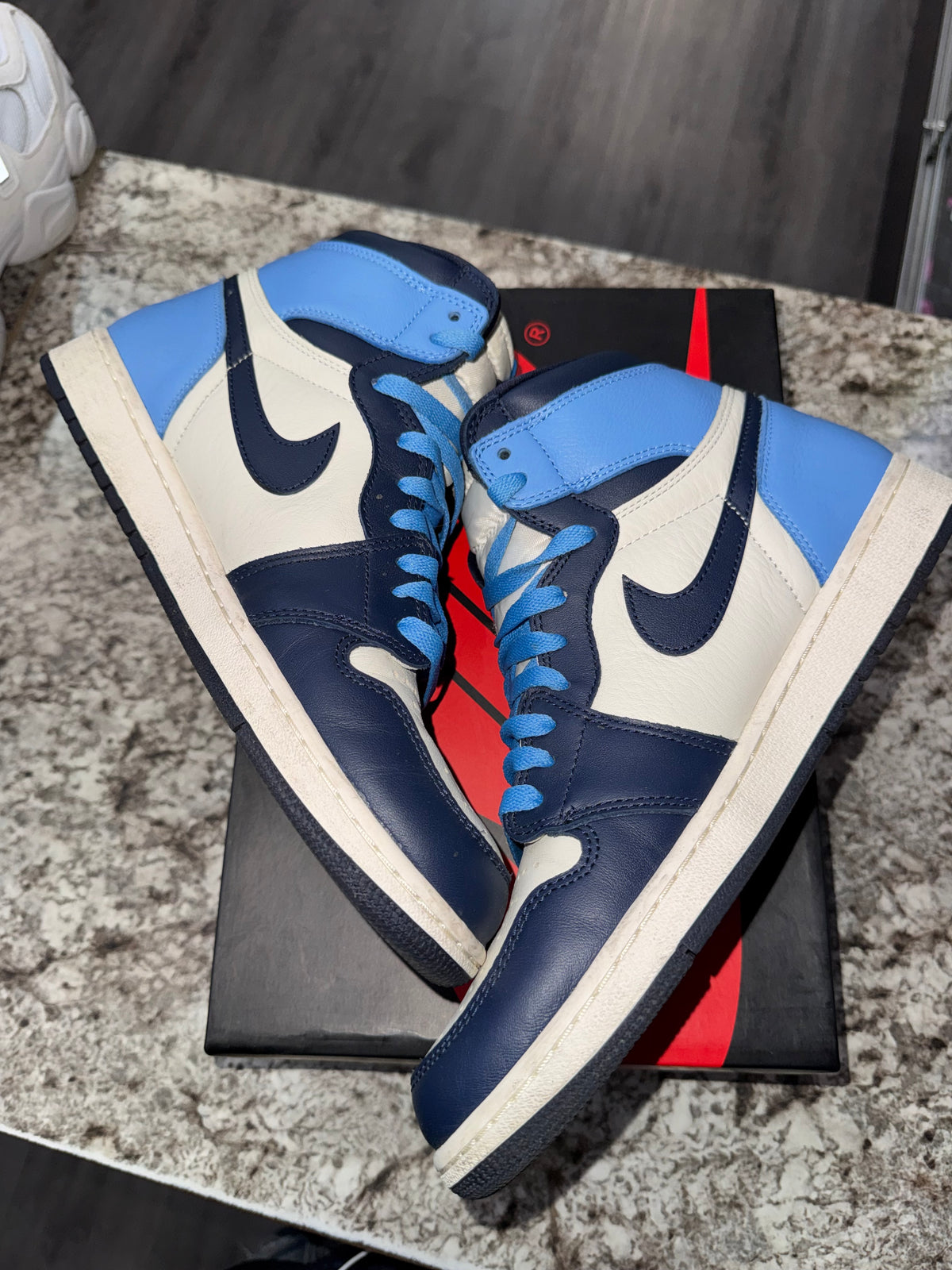 Jordan 1 Retro High Obsidian