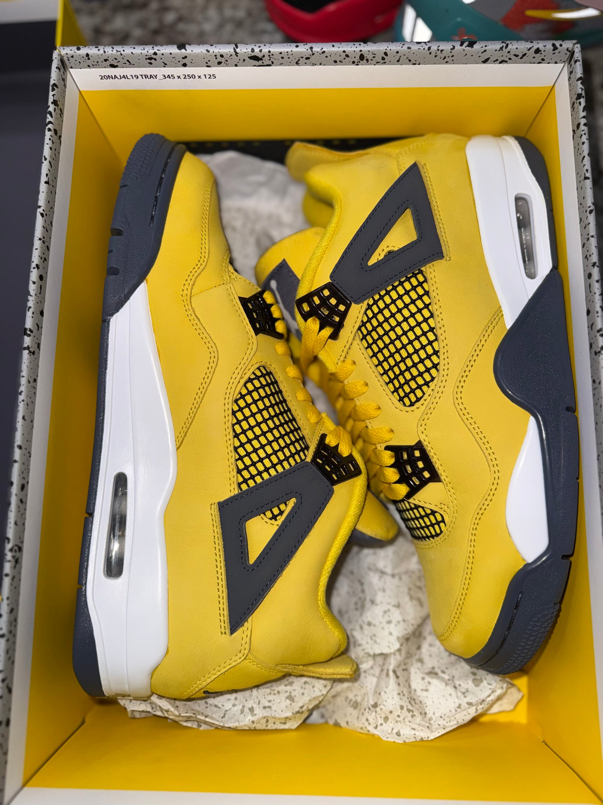 Jordan 4 Retro Lightning (2021)