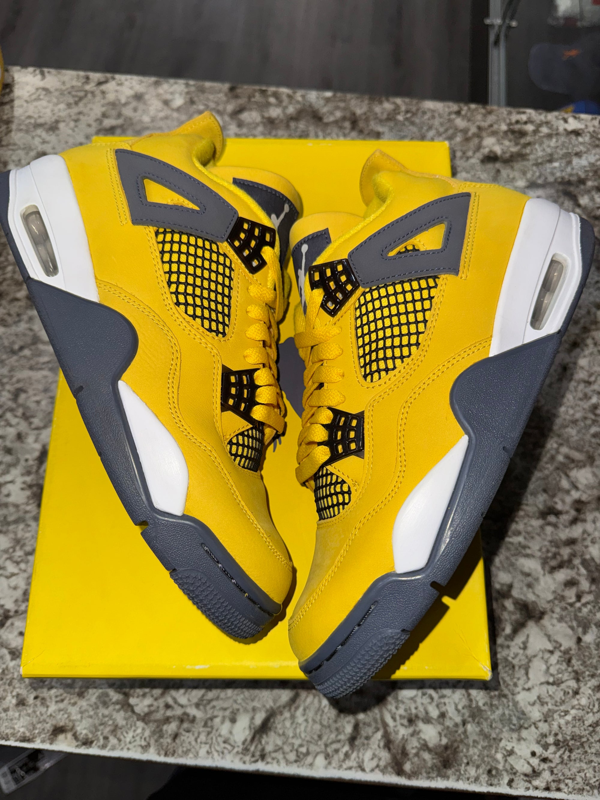 Jordan 4 Retro Lightning (2021)