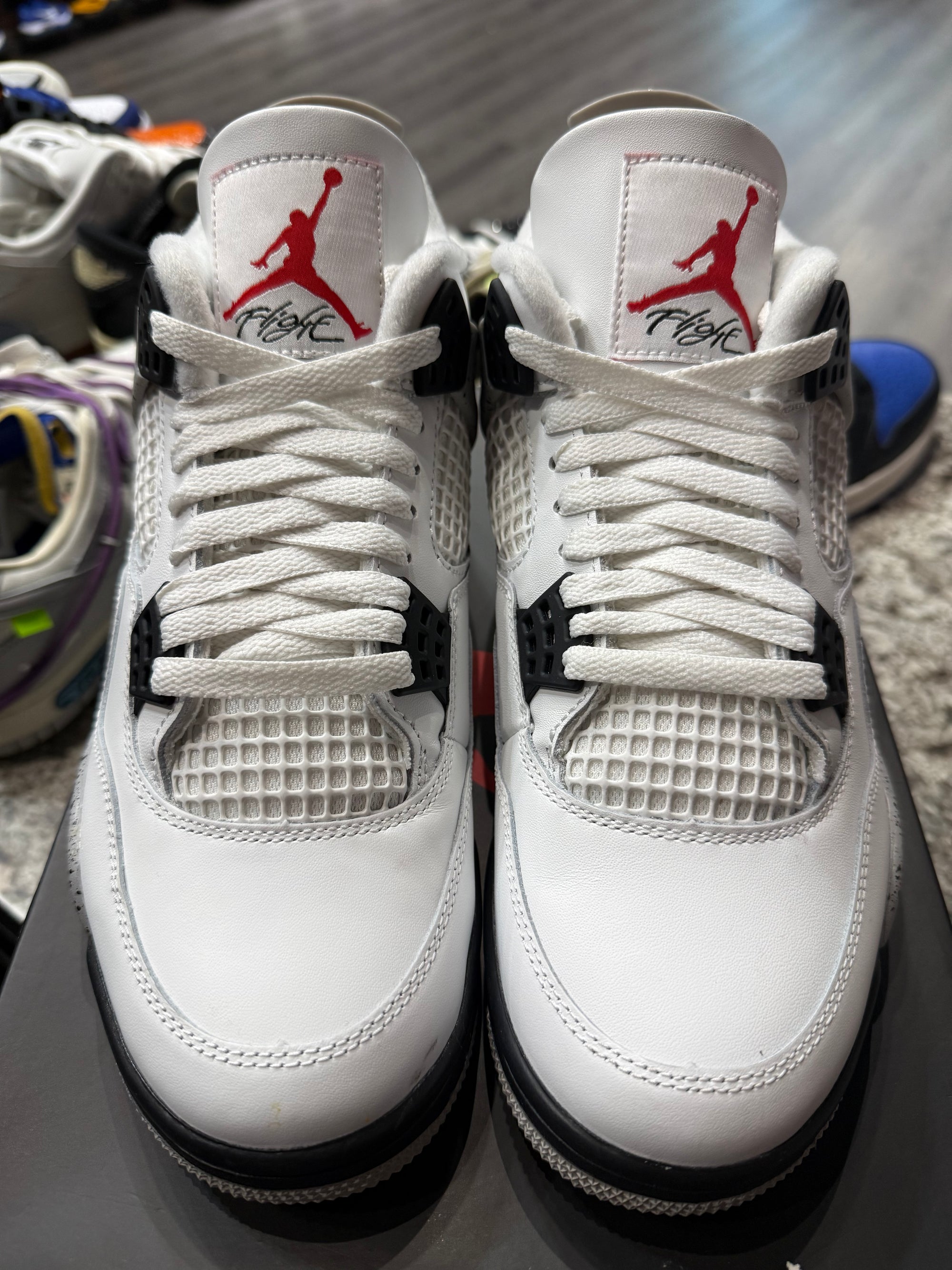 Jordan 4 Retro White Cement (2025) (DAMAGED BOX)
