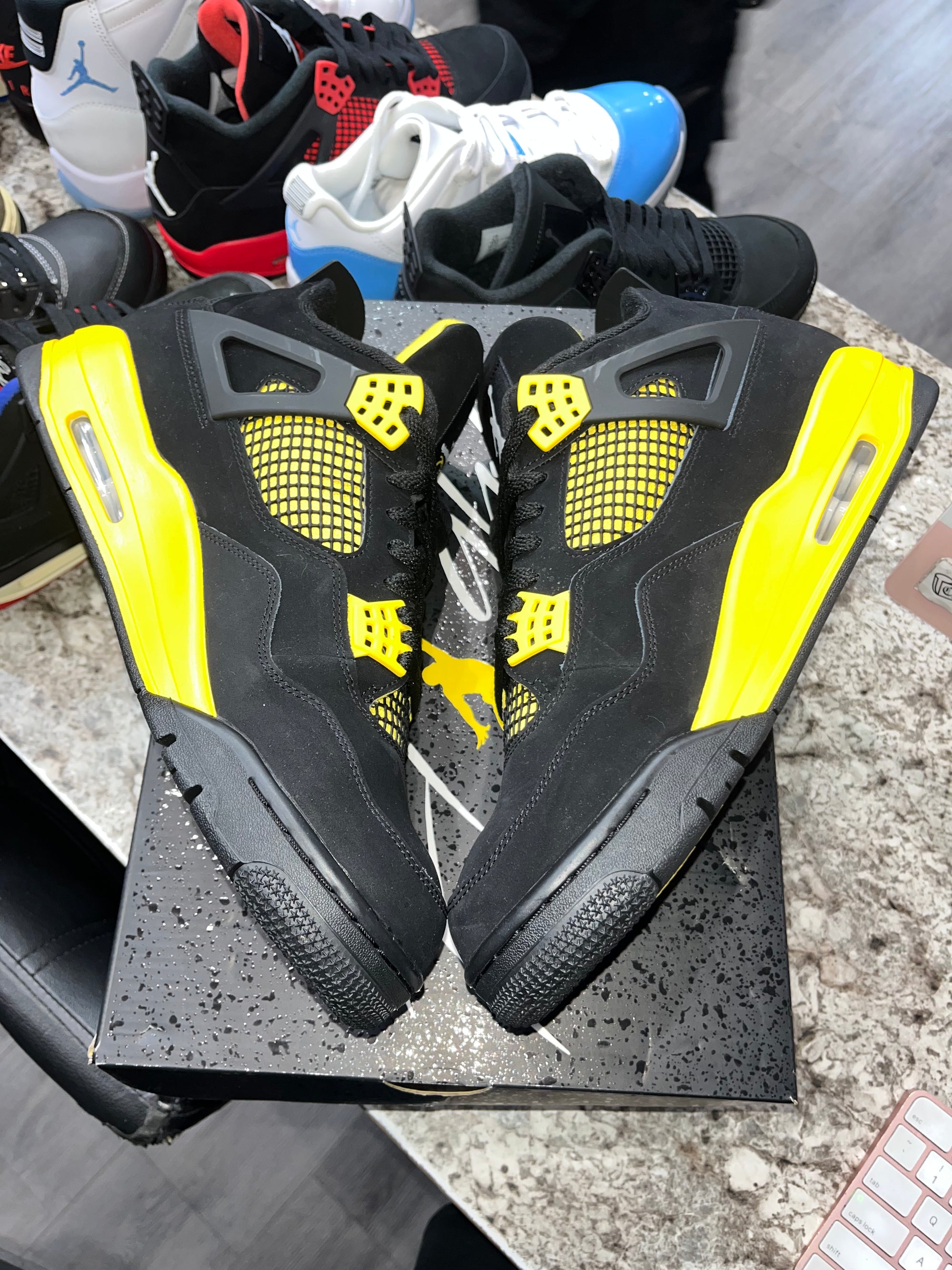 Jordan 4 Retro Thunder (2023)