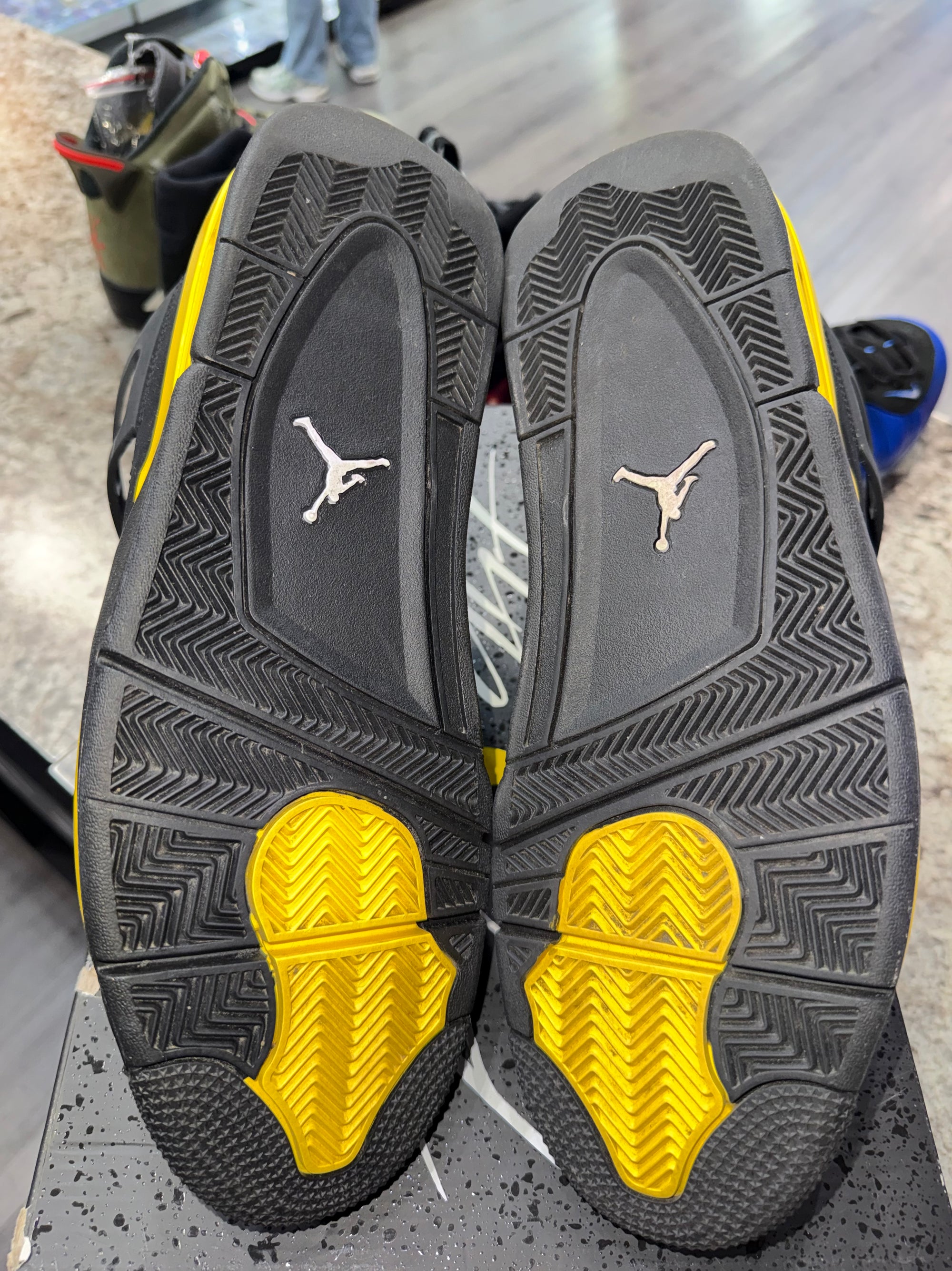 Jordan 4 Retro Thunder (2023)