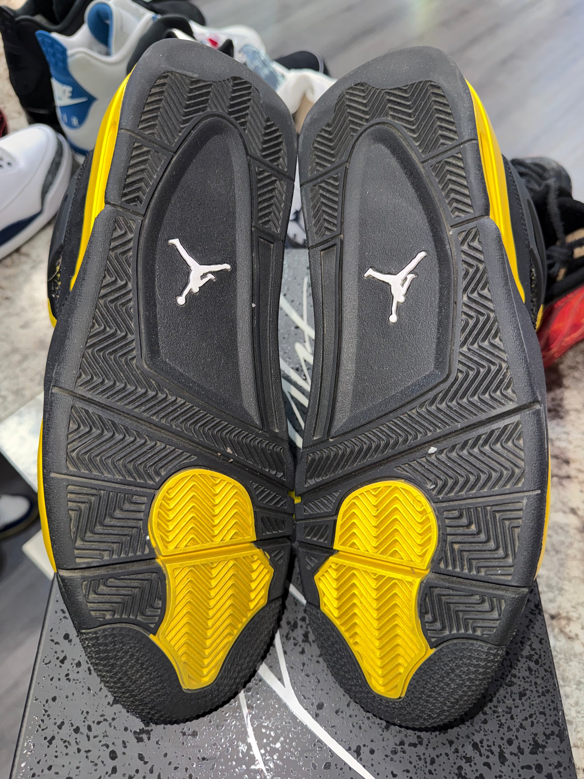Jordan 4 Retro Thunder (2023)