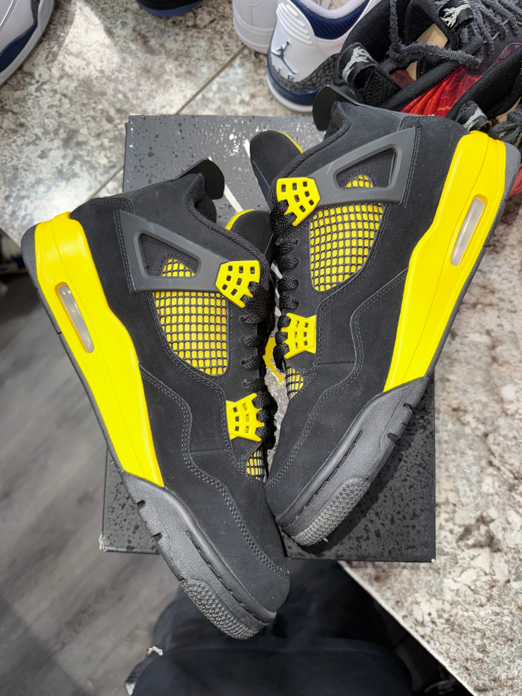 Jordan 4 Retro Thunder (2023)