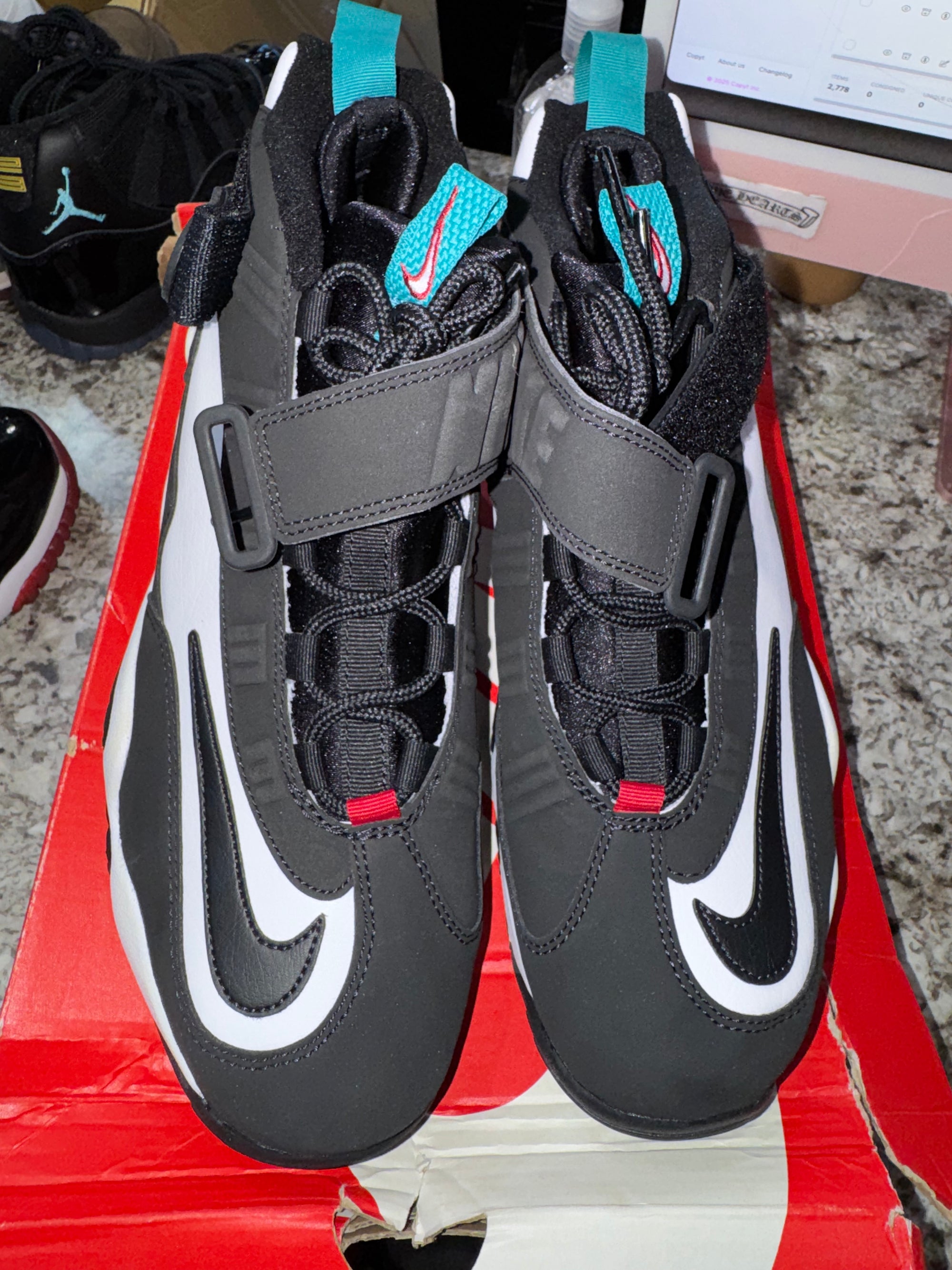Nike Air Griffey Max 1 White Freshwater (2021) (DAMAGED BOX)