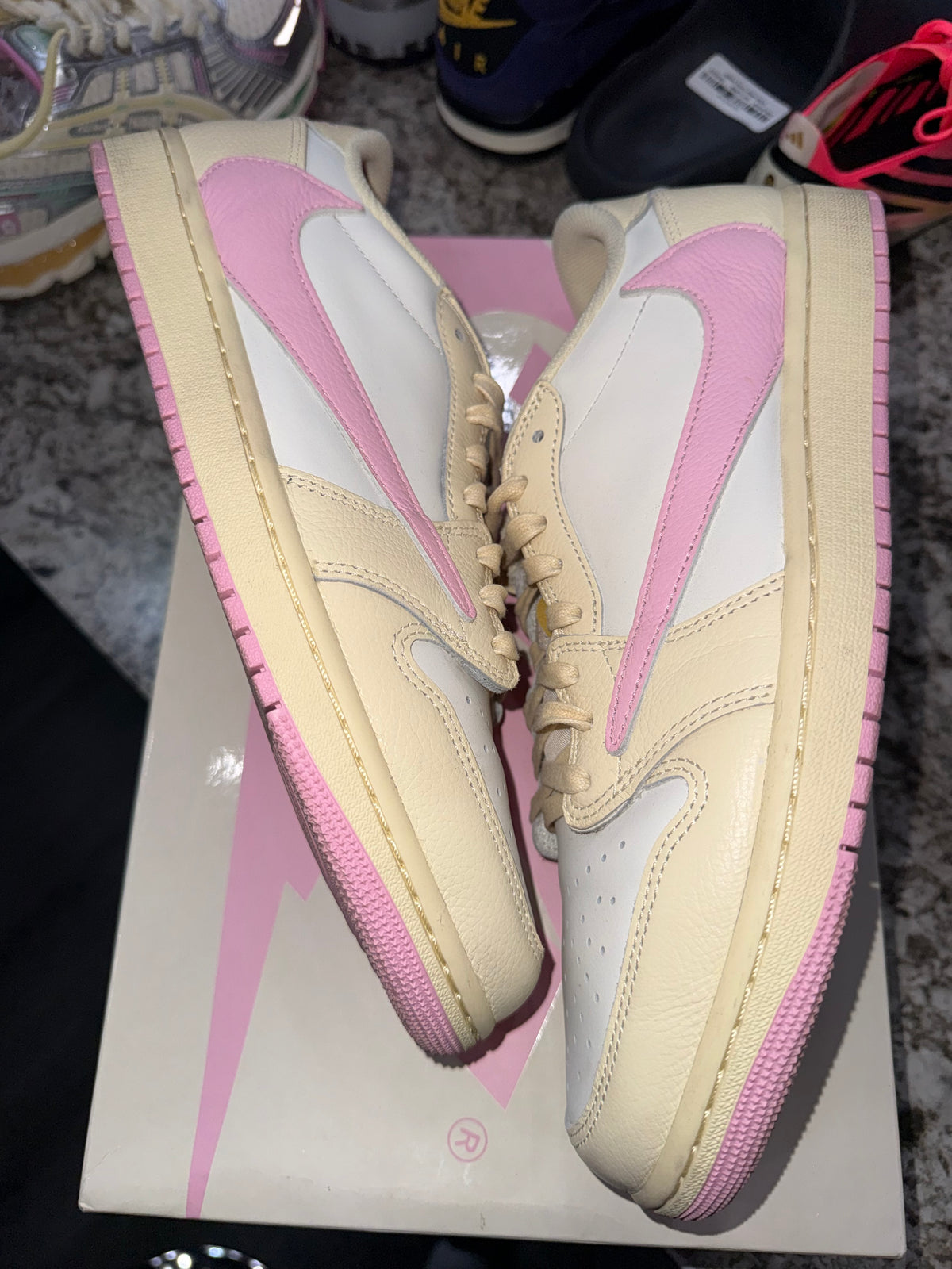 Jordan 1 Retro Low OG SP Travis Scott Shy Pink