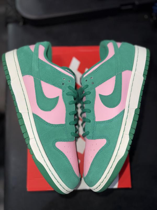 NIKE★DUNK LOW RETRO SE★MEDIUM SOFT PINK/SAIL/MALACHITE Nike Dunk Low Medium Soft Pink Malachite - Apr 2024 - FZ0549