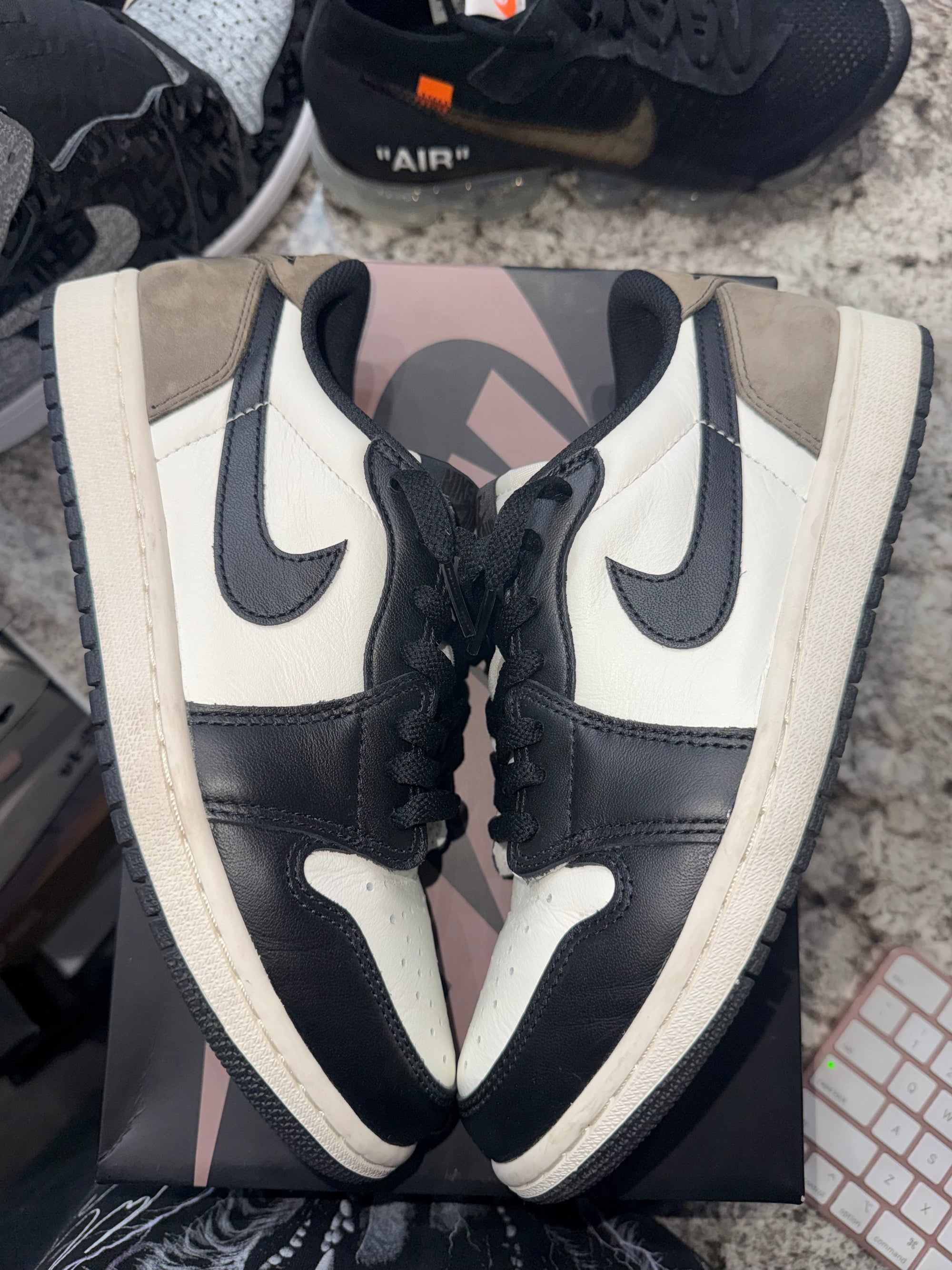 Jordan 1 Retro Low OG Mocha