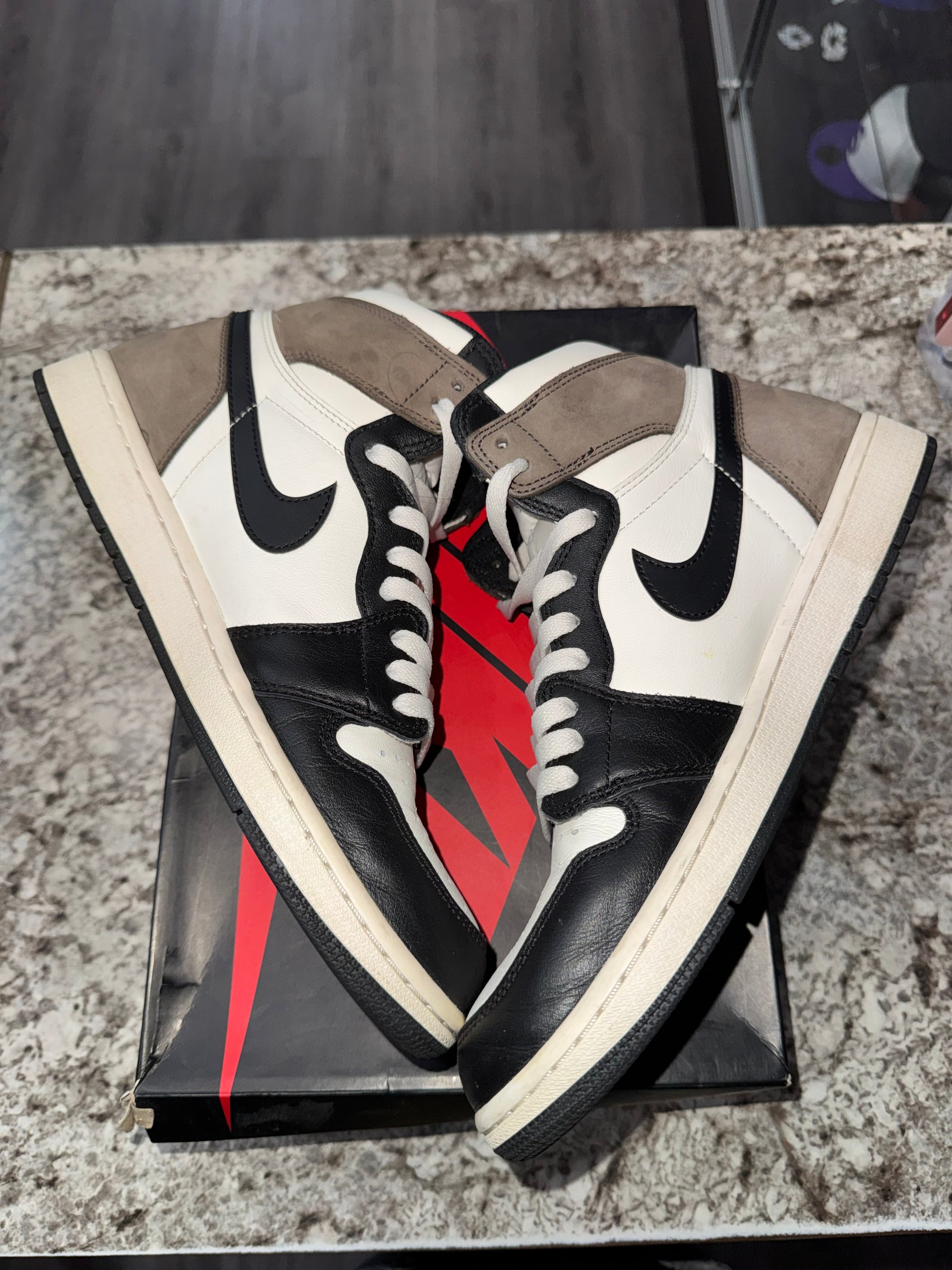 Jordan 1 Retro High Dark Mocha