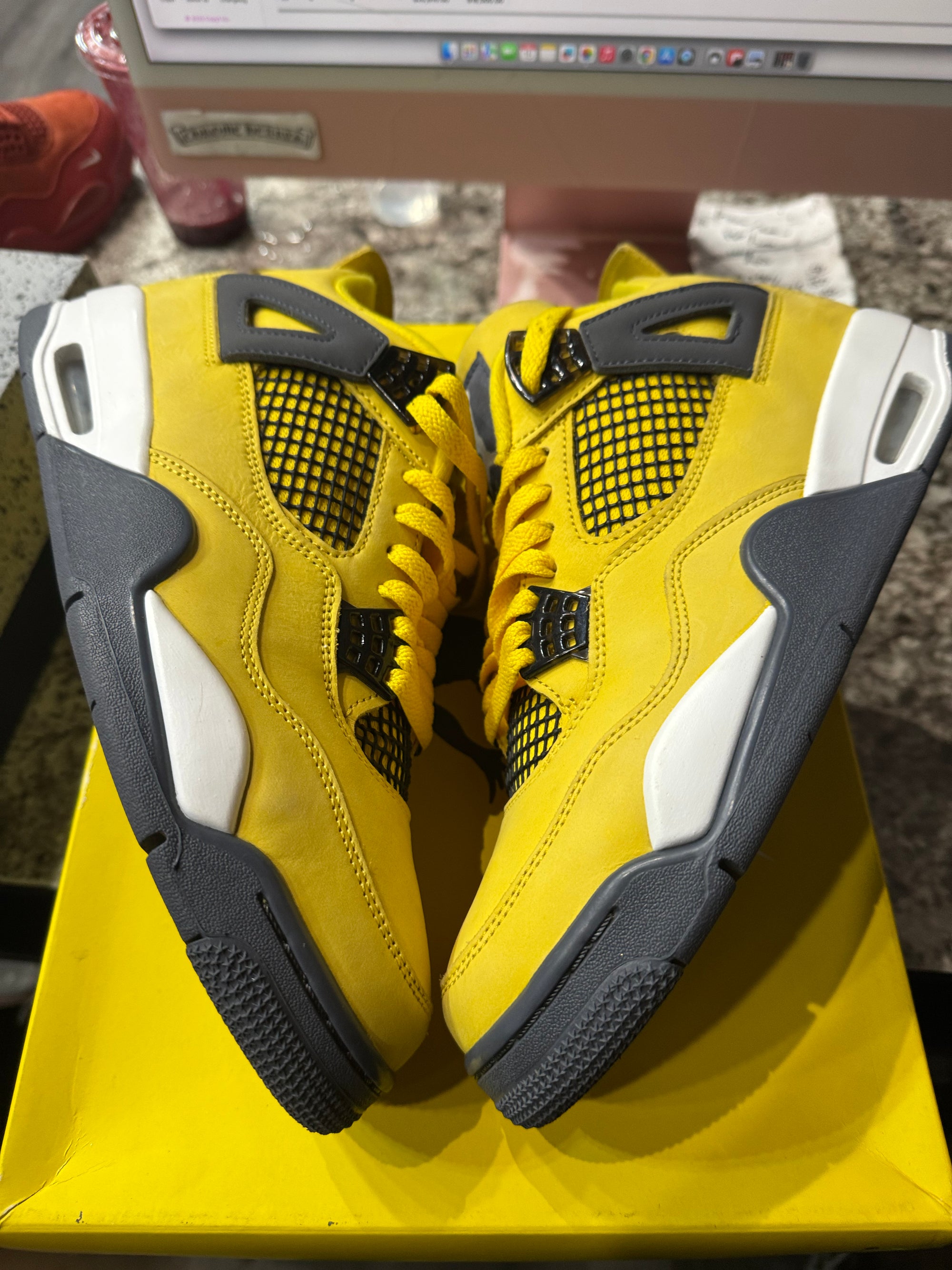 Jordan 4 Retro Lightning (2021)