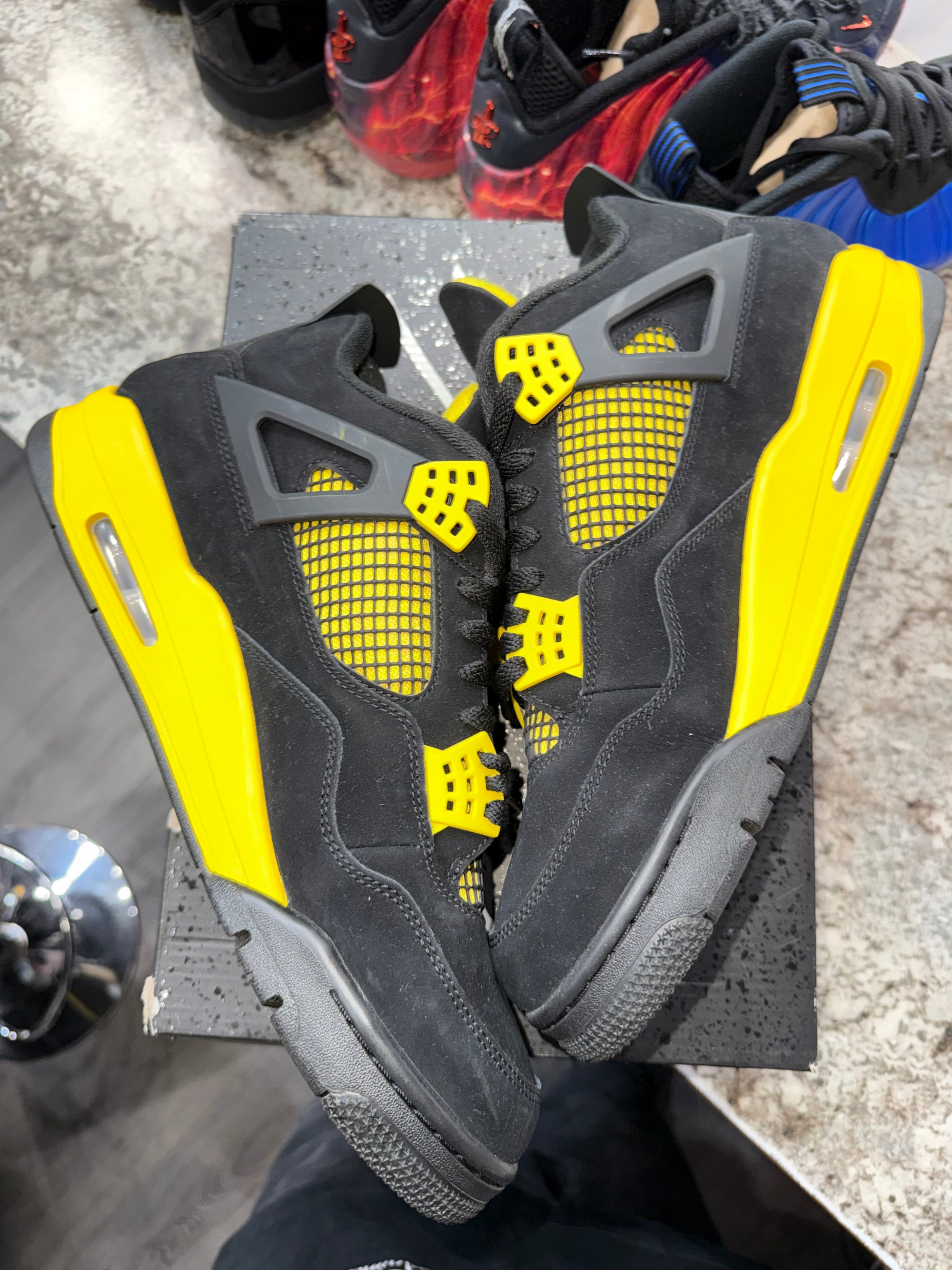 Jordan 4 Retro Thunder (2023)