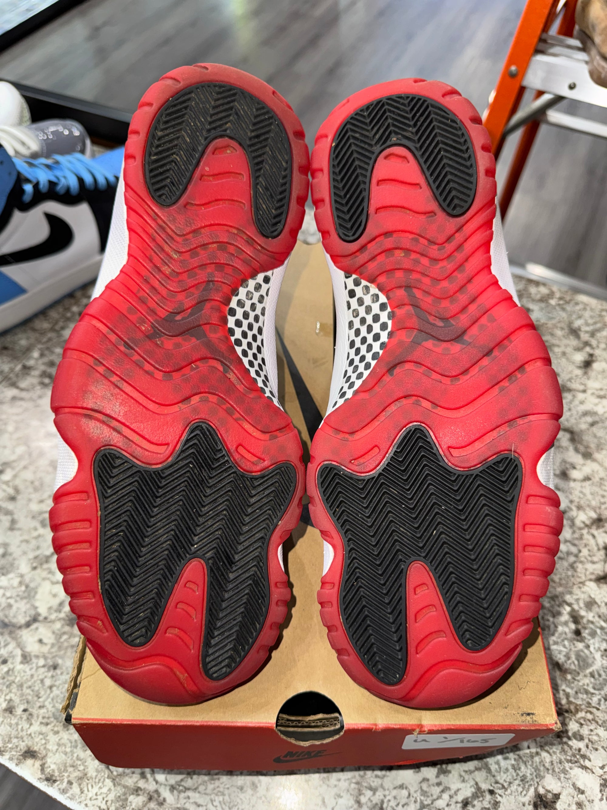 Jordan 11 Retro Playoffs Bred (2019)