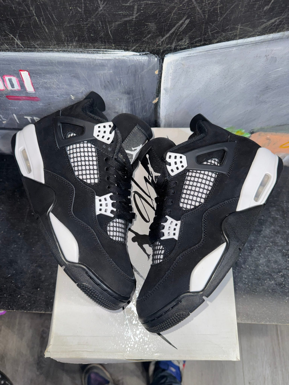 Jordan 4 Retro White Thunder