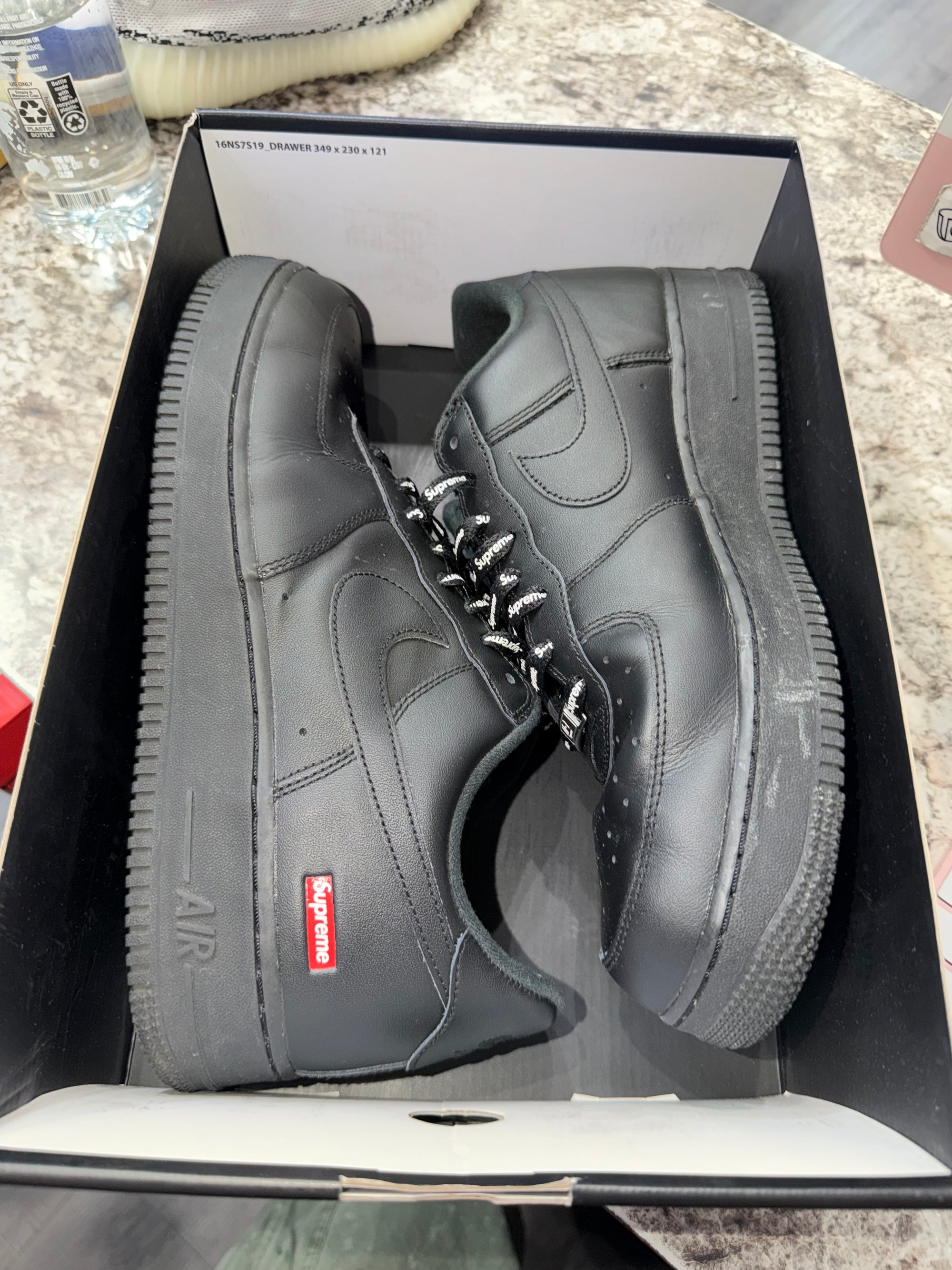 Nike Air Force 1 Low Supreme Black