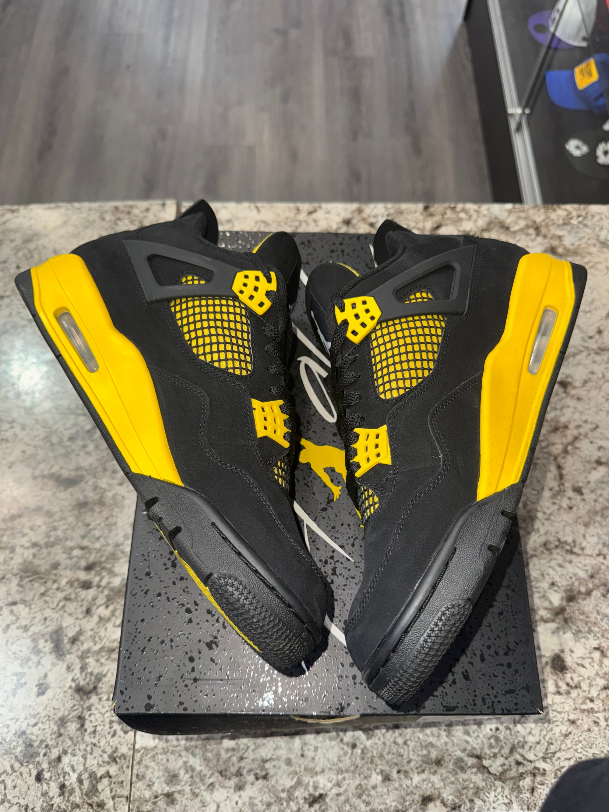 Jordan 4 Retro Thunder (2023)