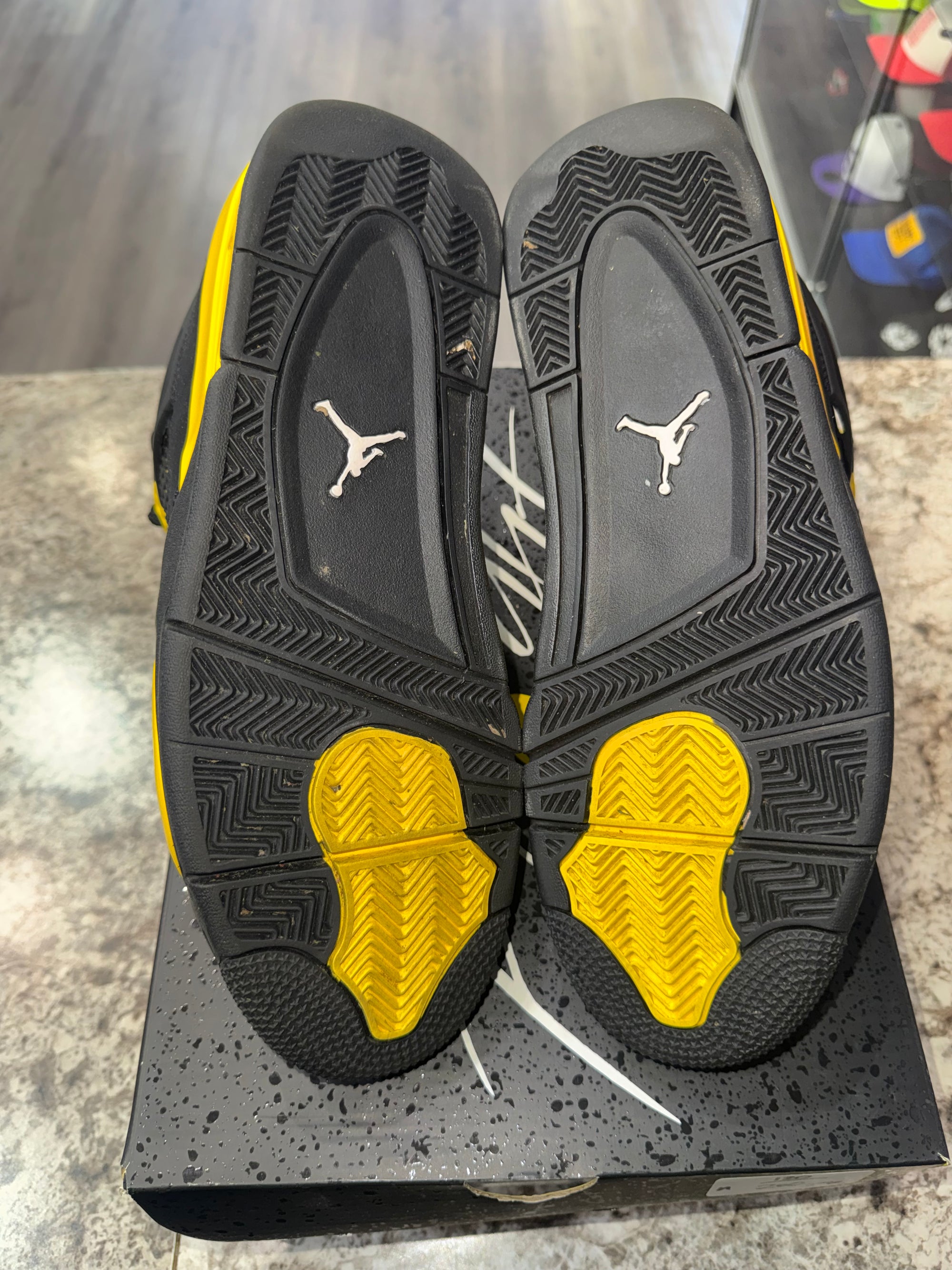 Jordan 4 Retro Thunder (2023)