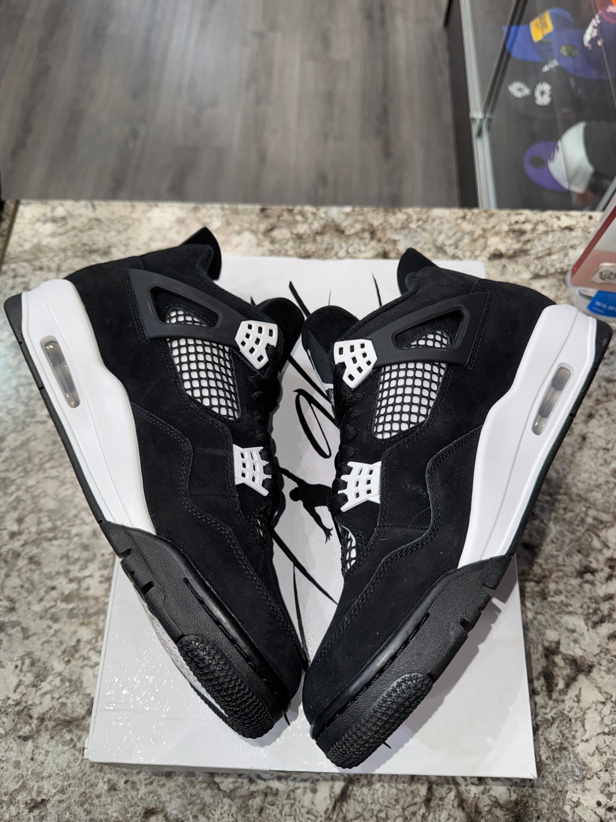Jordan 4 Retro White Thunder