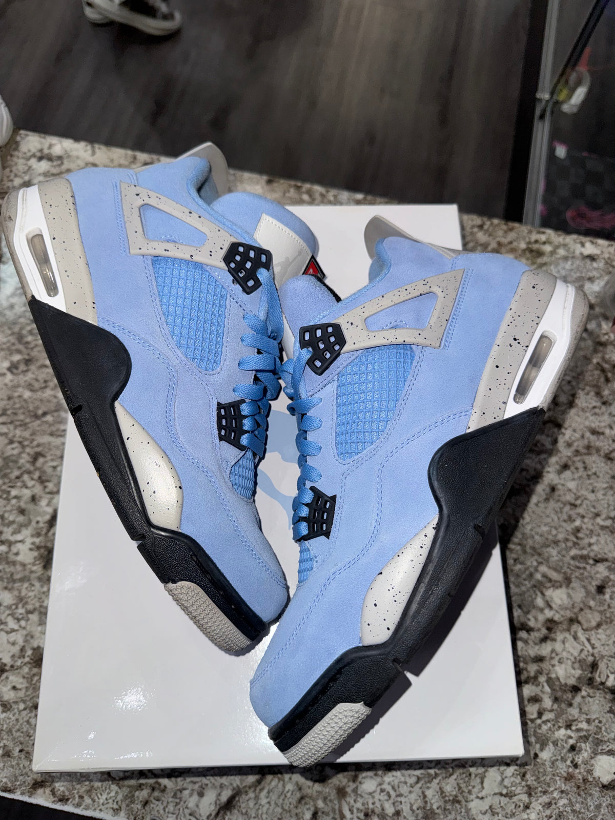 Jordan 4 Retro University Blue