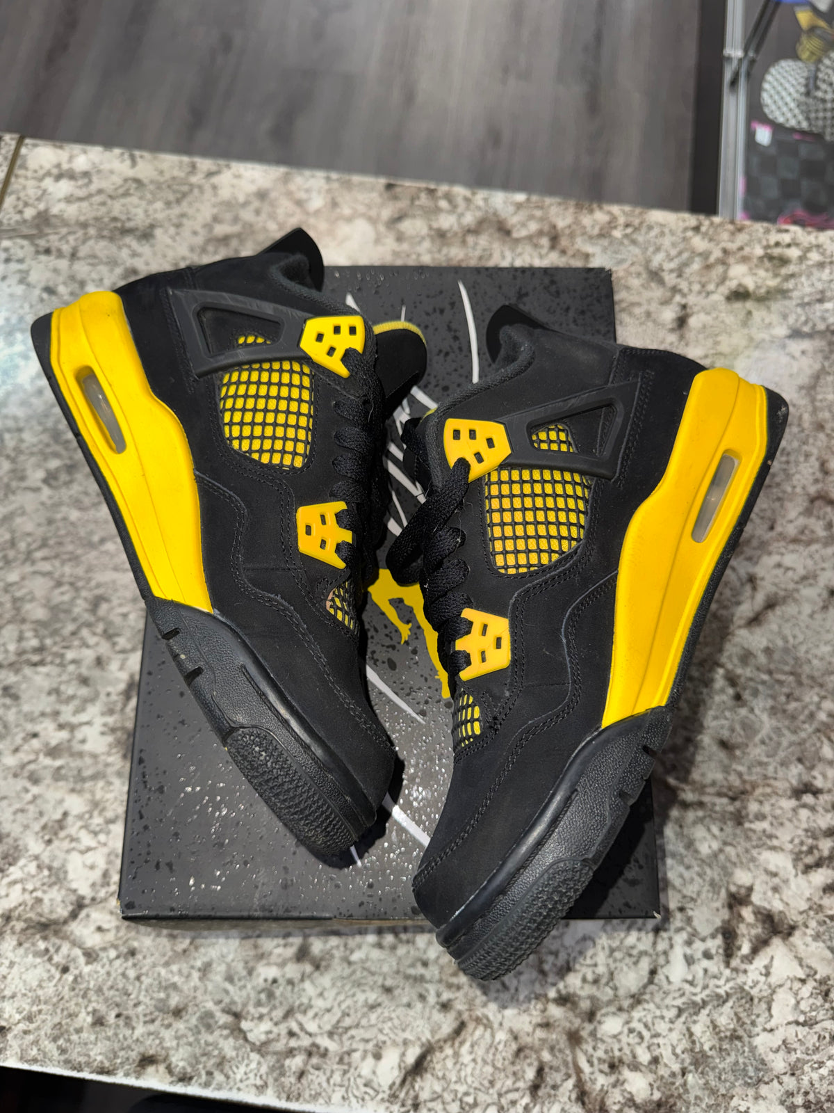 Jordan 4 Retro Thunder (2023) (GS)