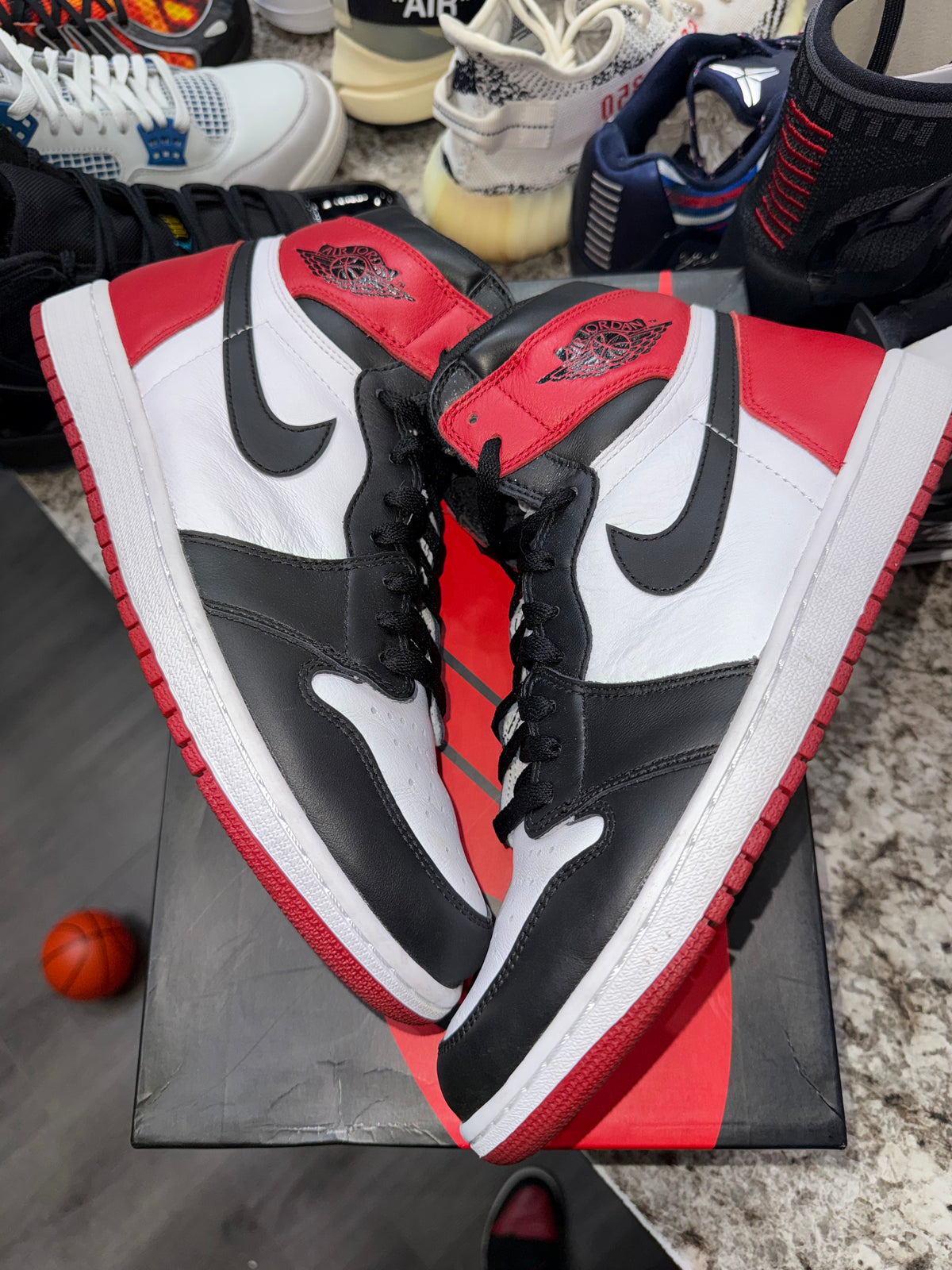 Jordan 1 Retro Black Toe (2016)
