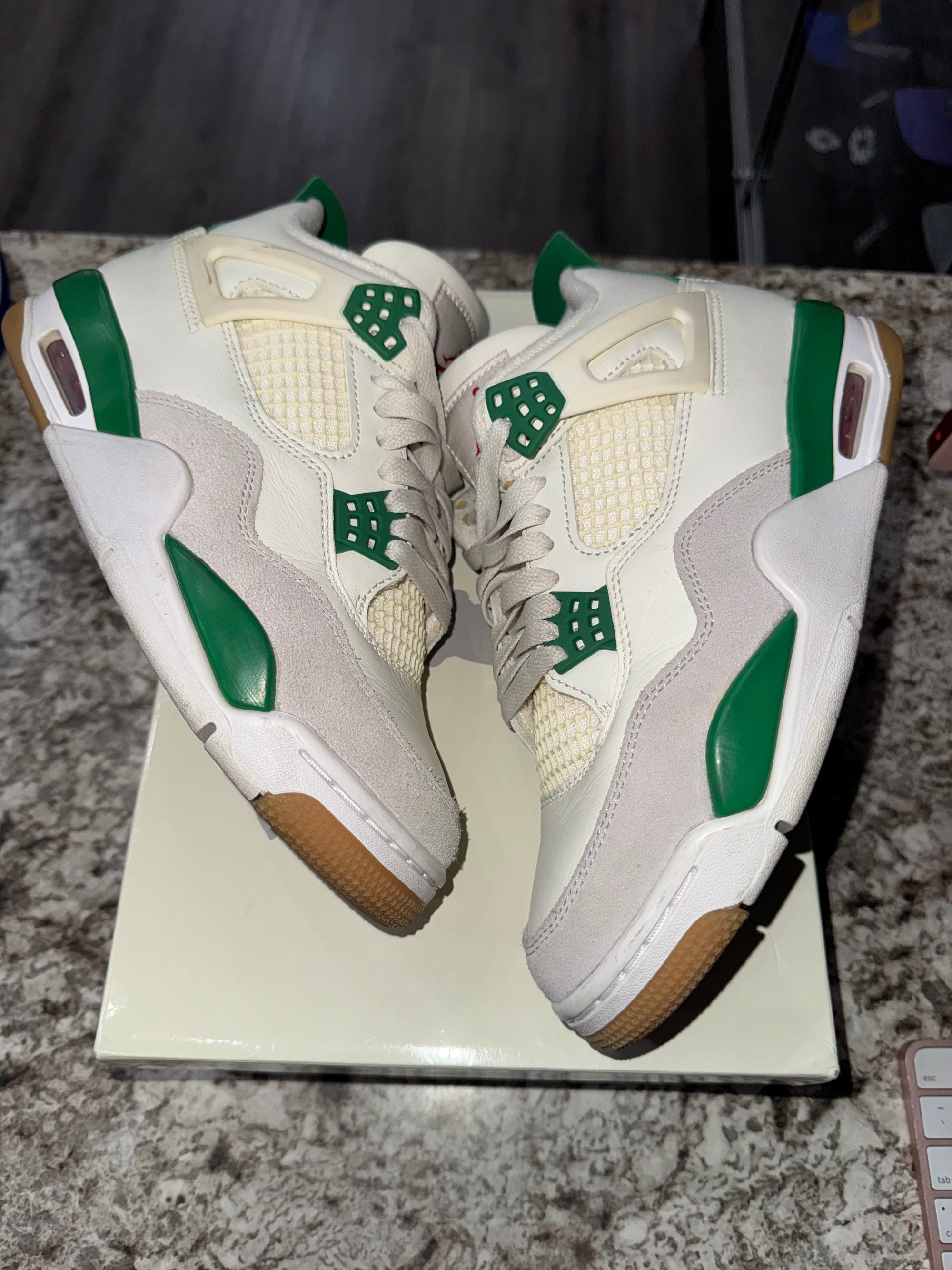 Jordan 4 Retro SB Pine Green