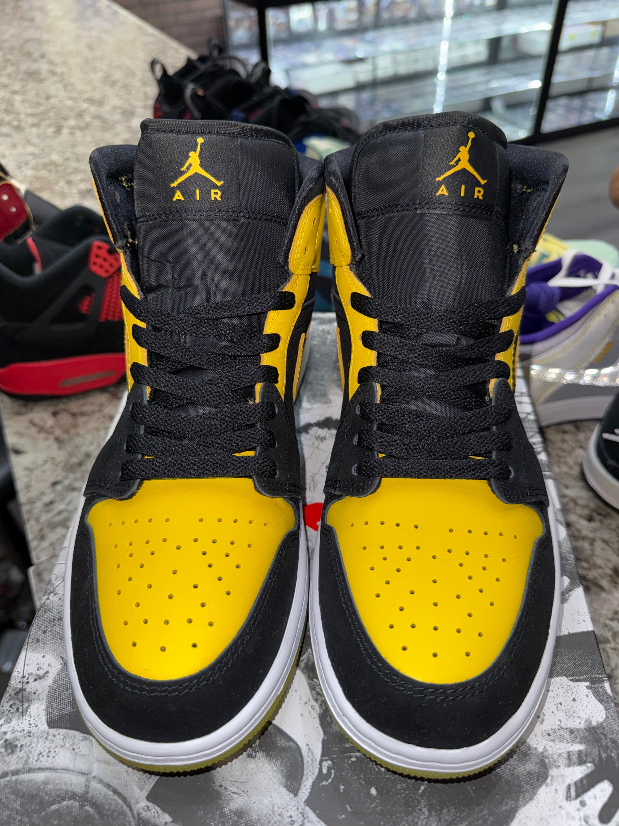 Jordan 1 Mid New Love (2025)