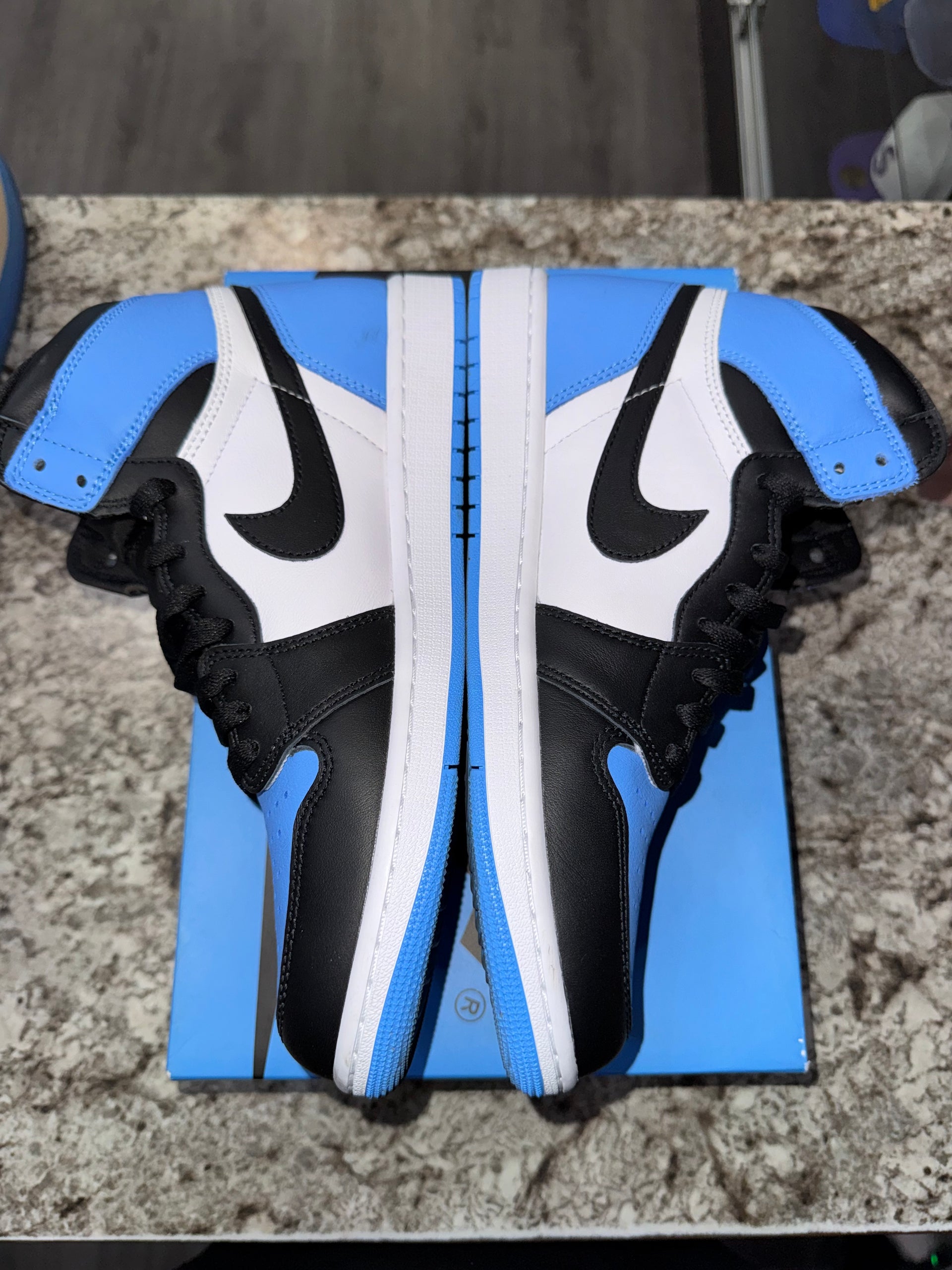 Jordan 1 Retro High OG UNC Toe