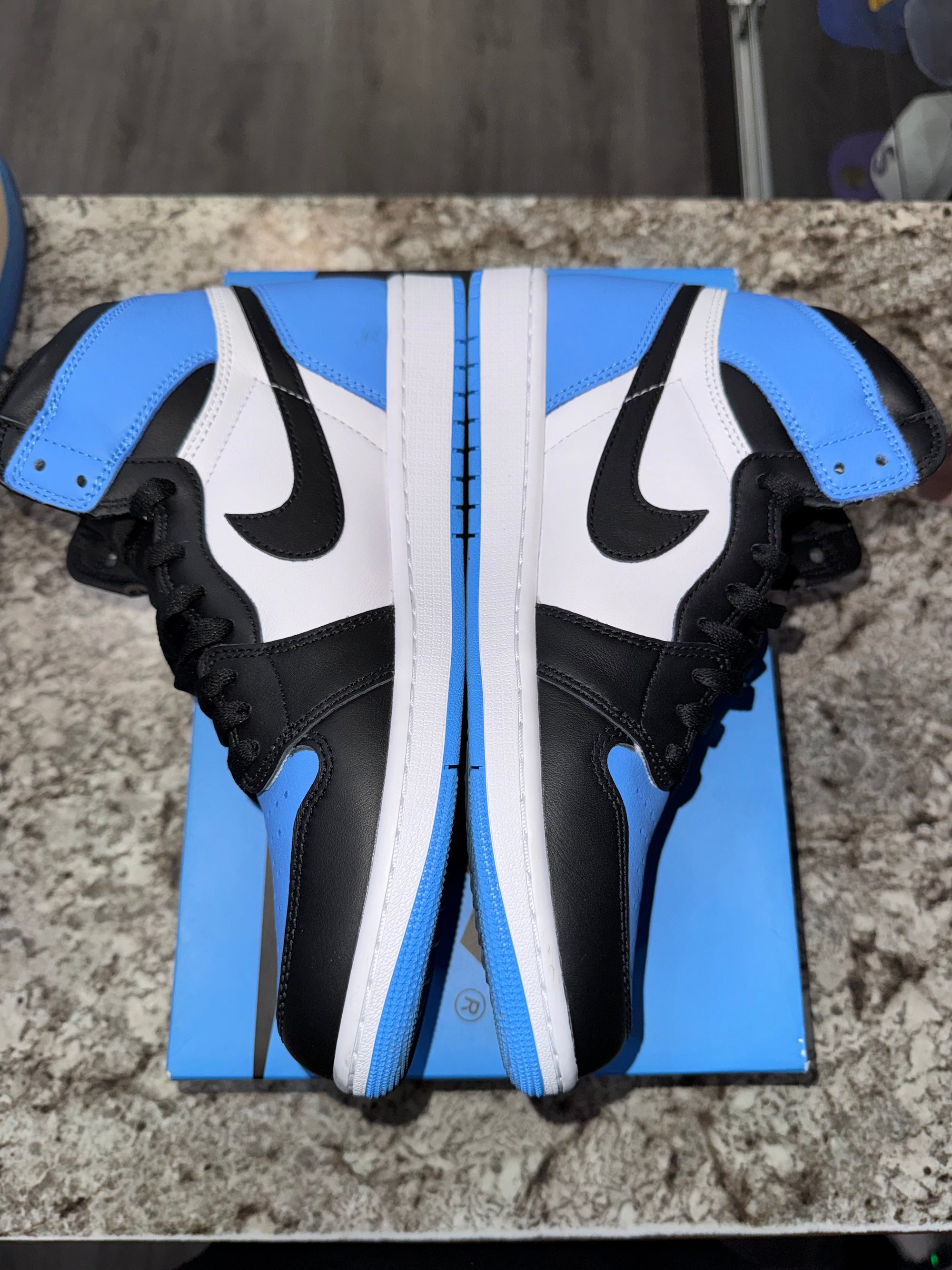 Jordan 1 Retro High OG UNC Toe